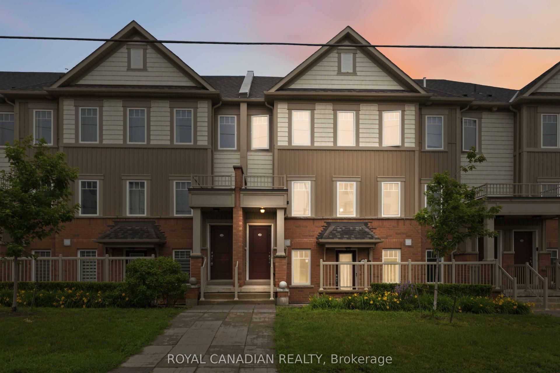 2500 Hill Rise Court 129 #129, Oshawa — Condo Town for sale, photo 1