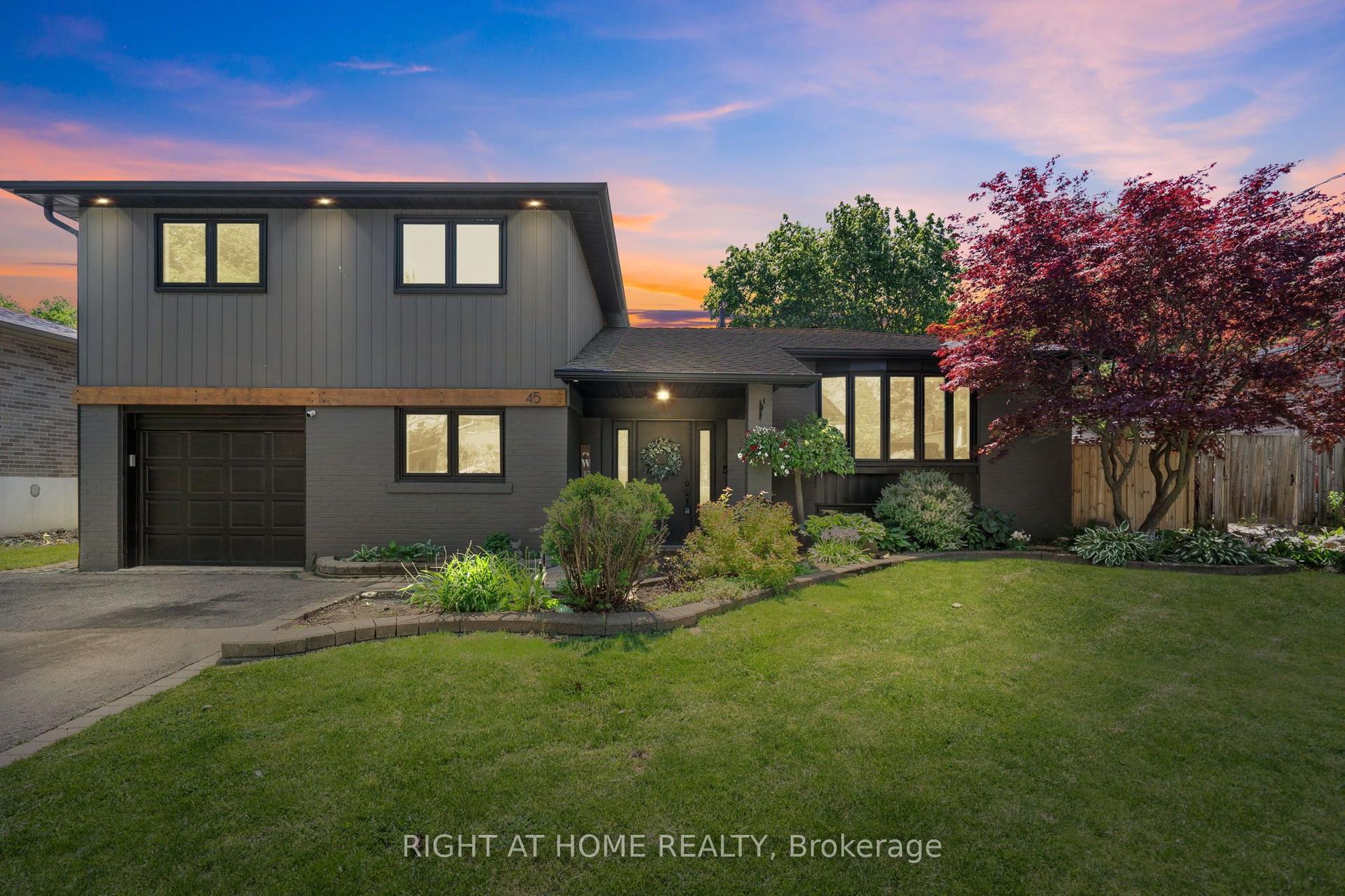 45 Irwin Crescent — photo 1
