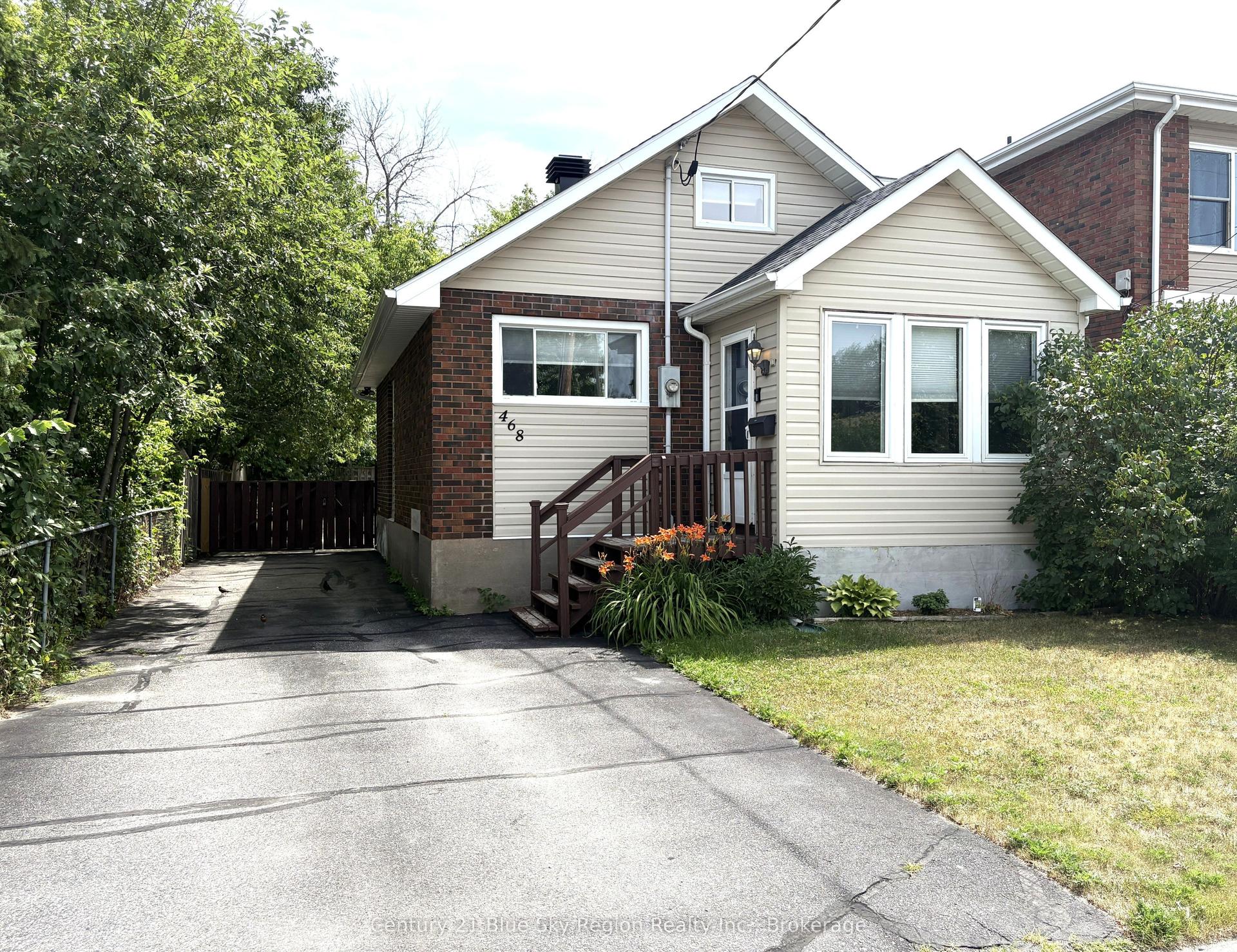 468 King Street W, North Bay — Detached for sale, photo 1