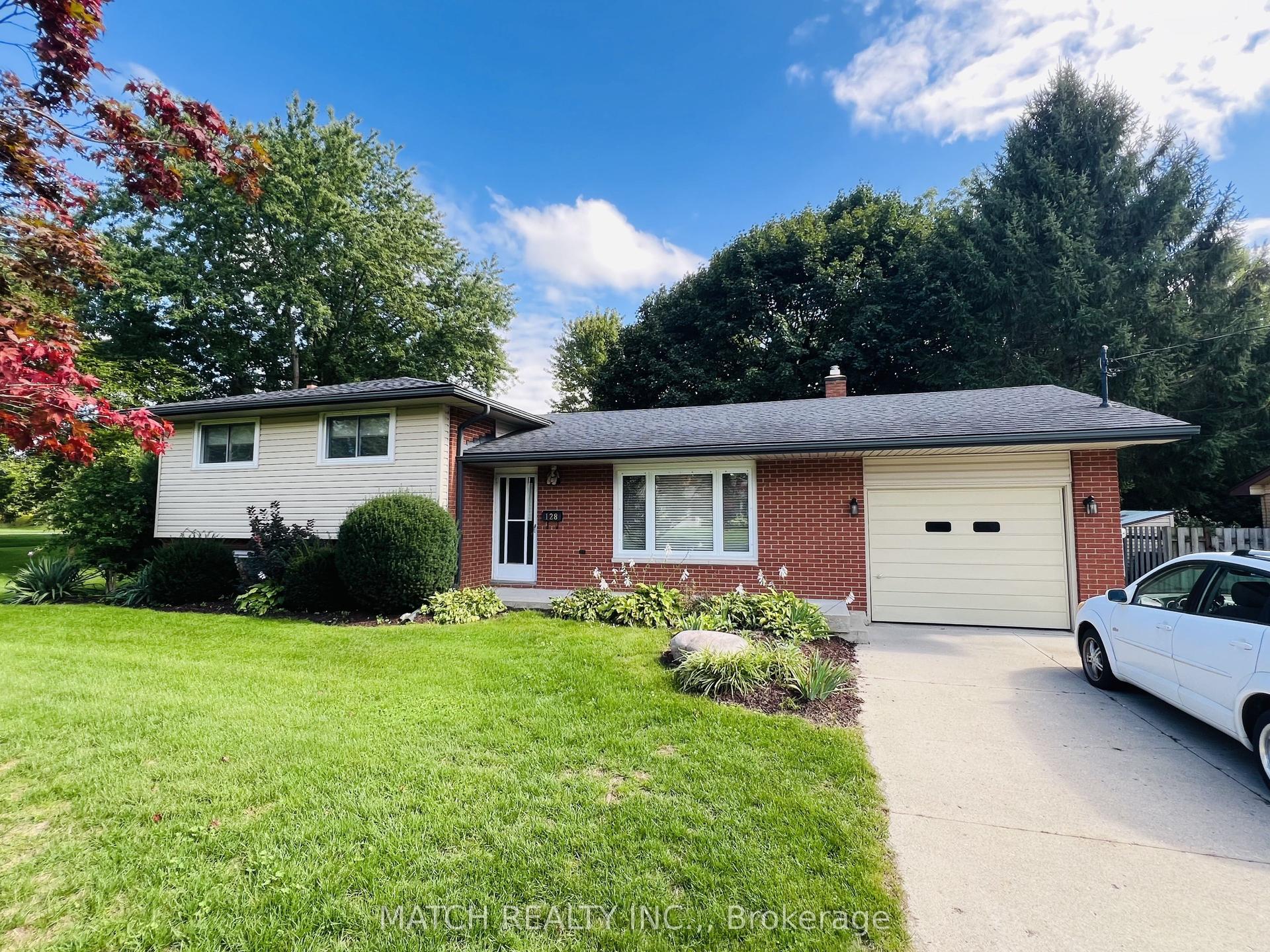 128 Erie Avenue, Middlesex Centre — Detached for sale, photo 1