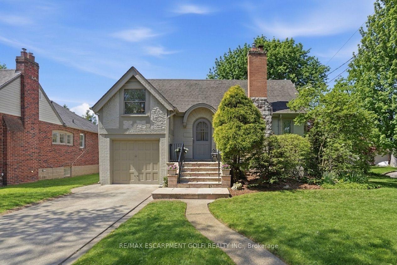 41 Queen Mary Drive — photo 1