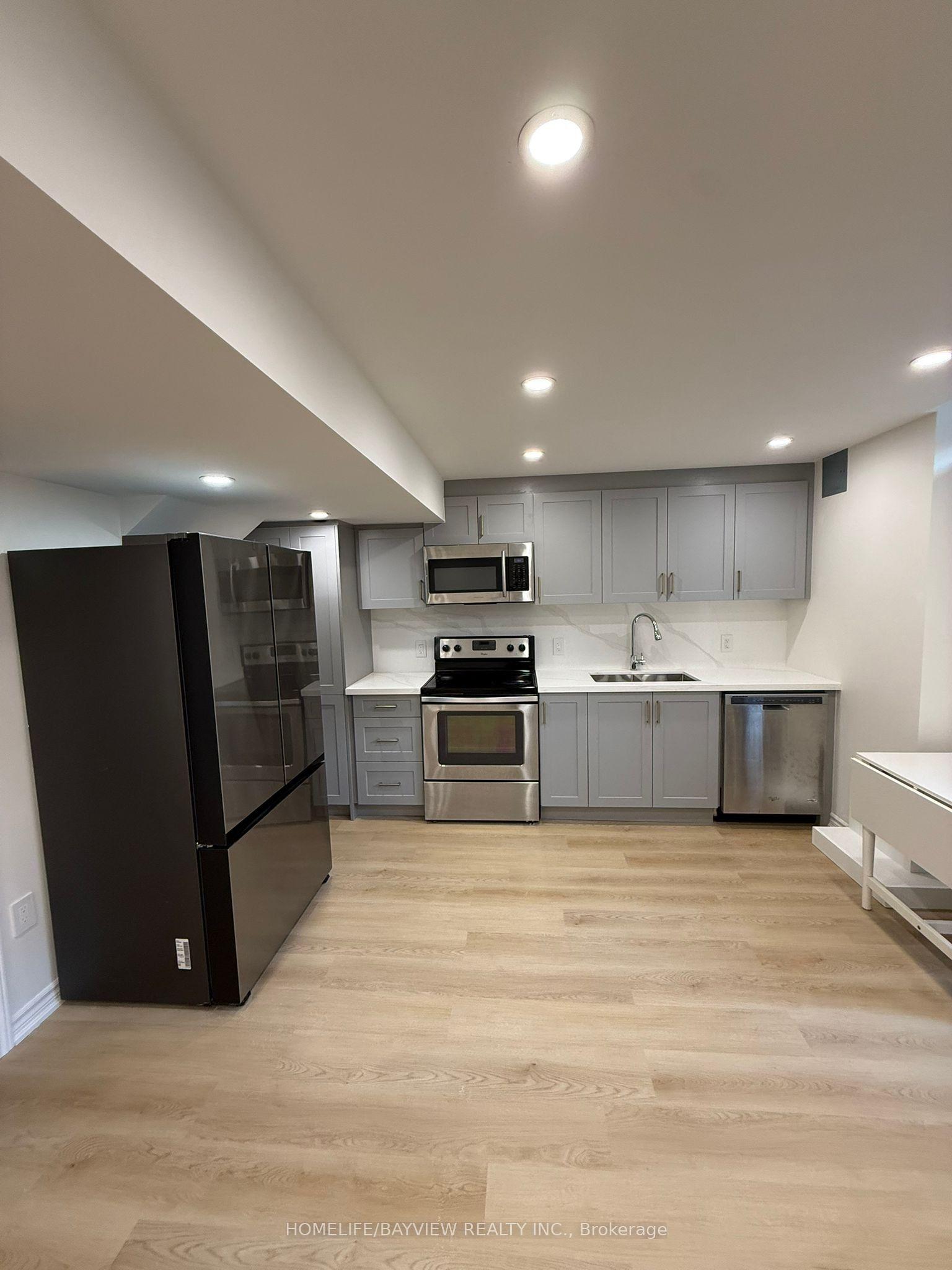 73 Thornlodge Drive W — photo 1