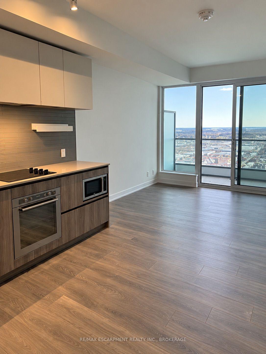 898 Portage Parkway 4307 #4307, Vaughan — Condo for lease, photo 1