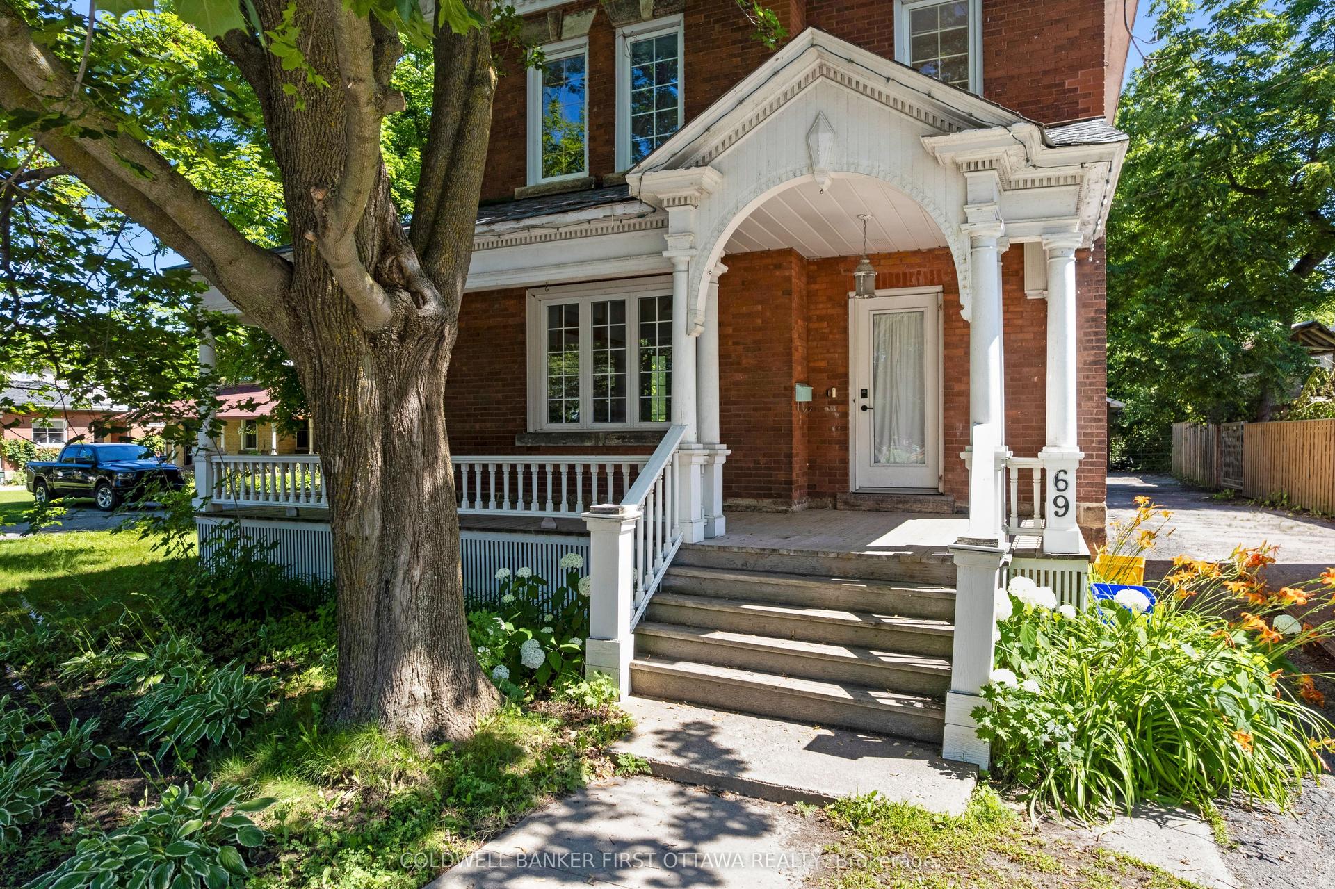 69 Wilson Street W, Perth — Detached for sale, photo 1