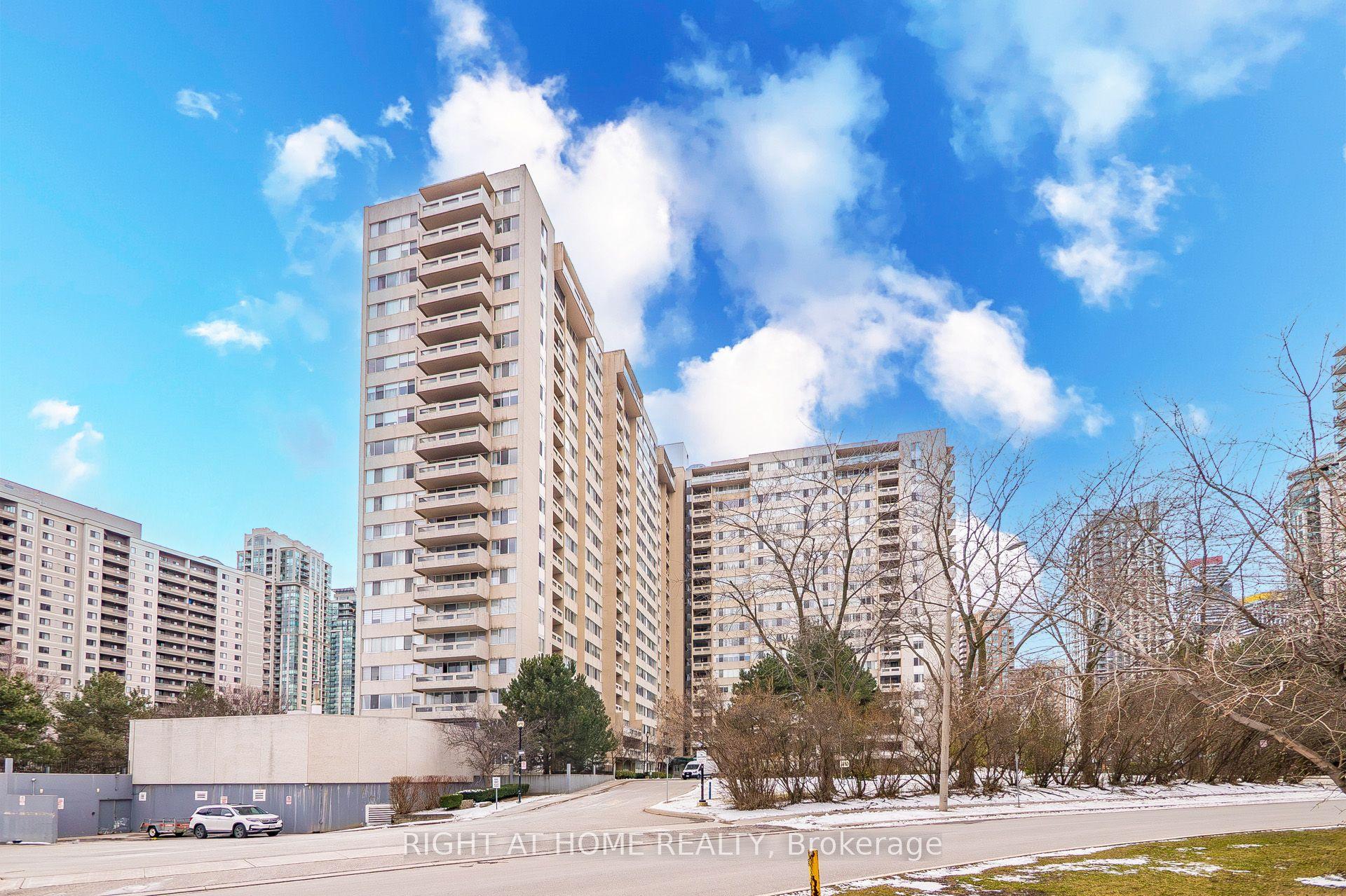 3590 Kaneff Crescent 610 #610 — photo 1