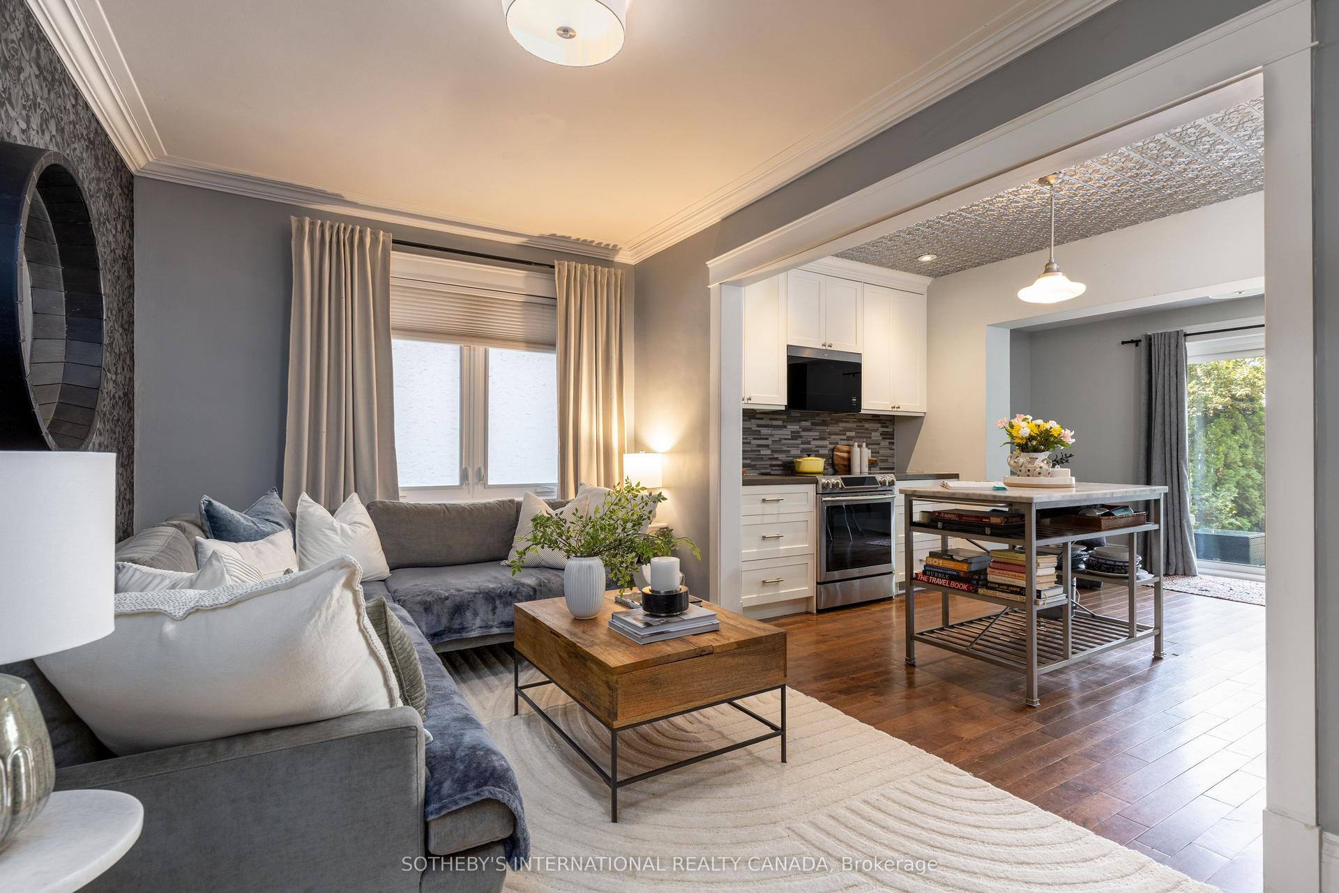 2 Rexford Road, Toronto — Detached for sale, photo 1