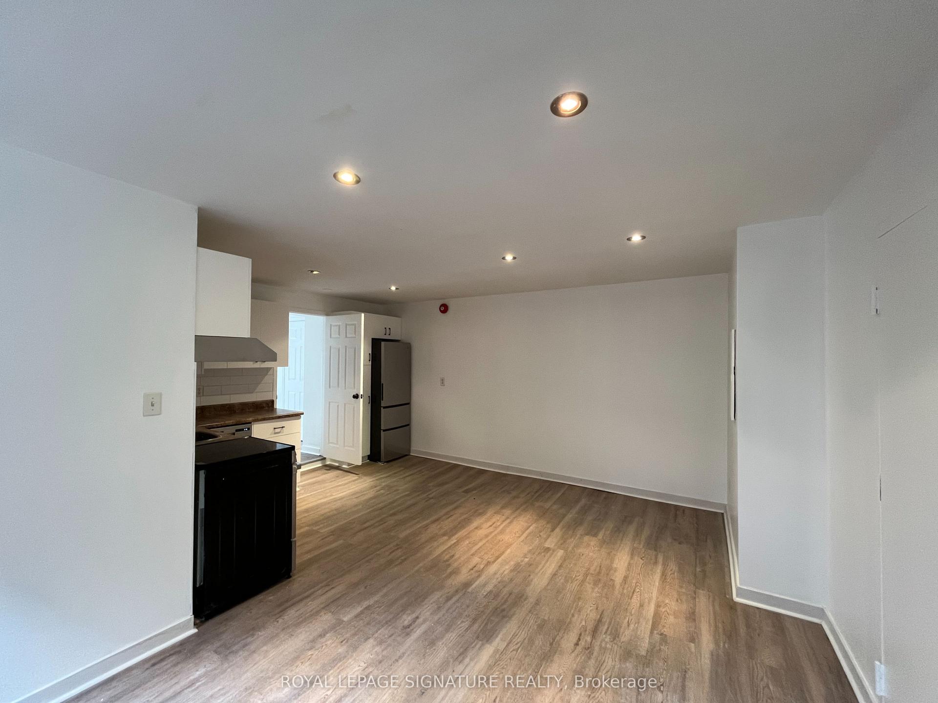 557 Markham Street 102 #102 — photo 1