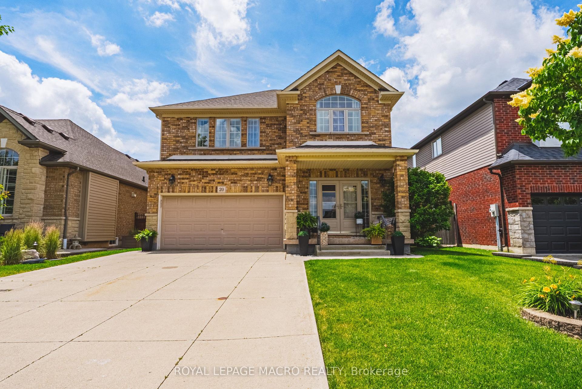 20 Degrow Crescent — photo 1