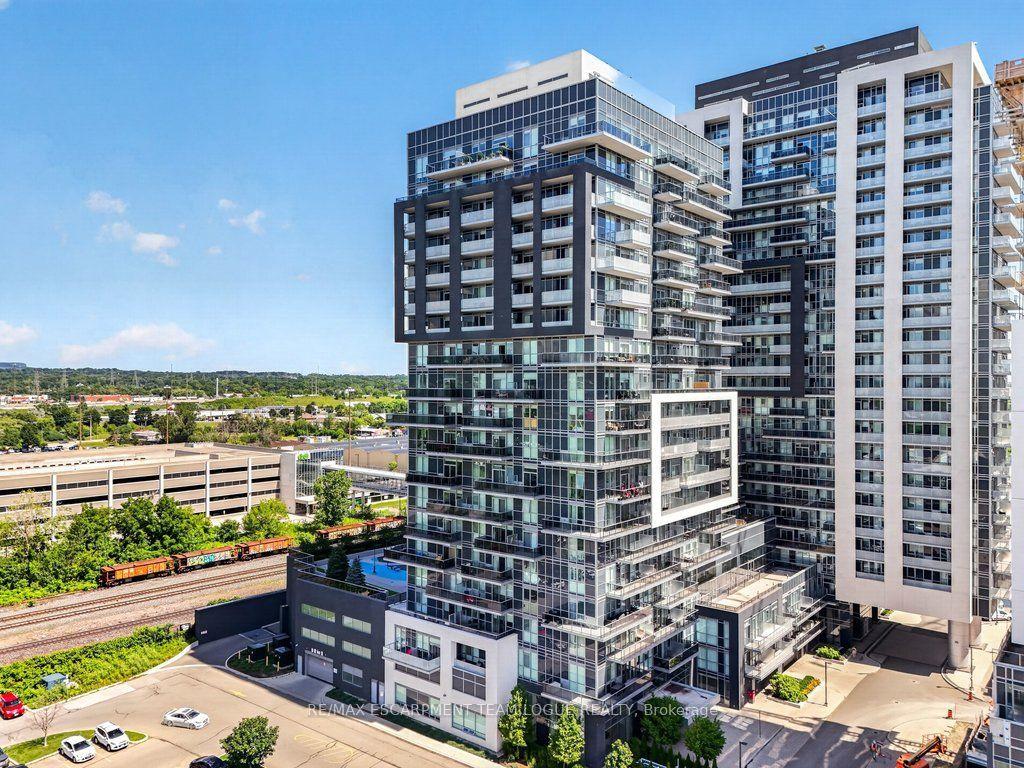 2081 Fairview Street 707 #707, Burlington — Condo for sale, photo 1