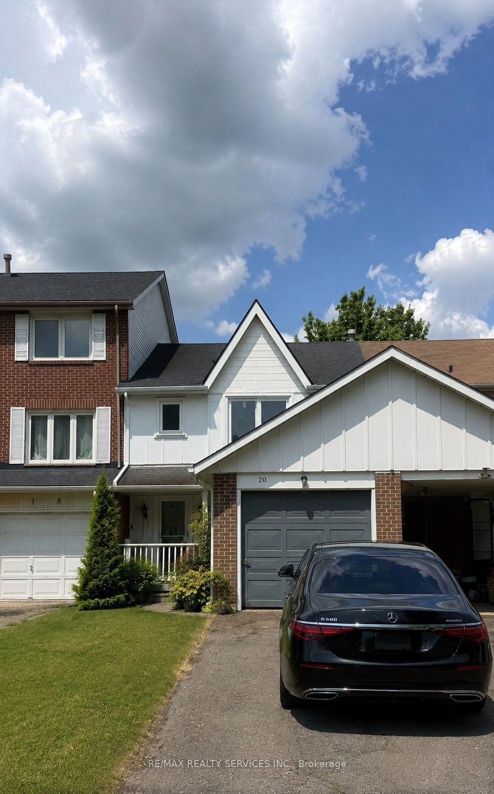 20 Lansing Square, Brampton — Townhouse for sale, photo 1