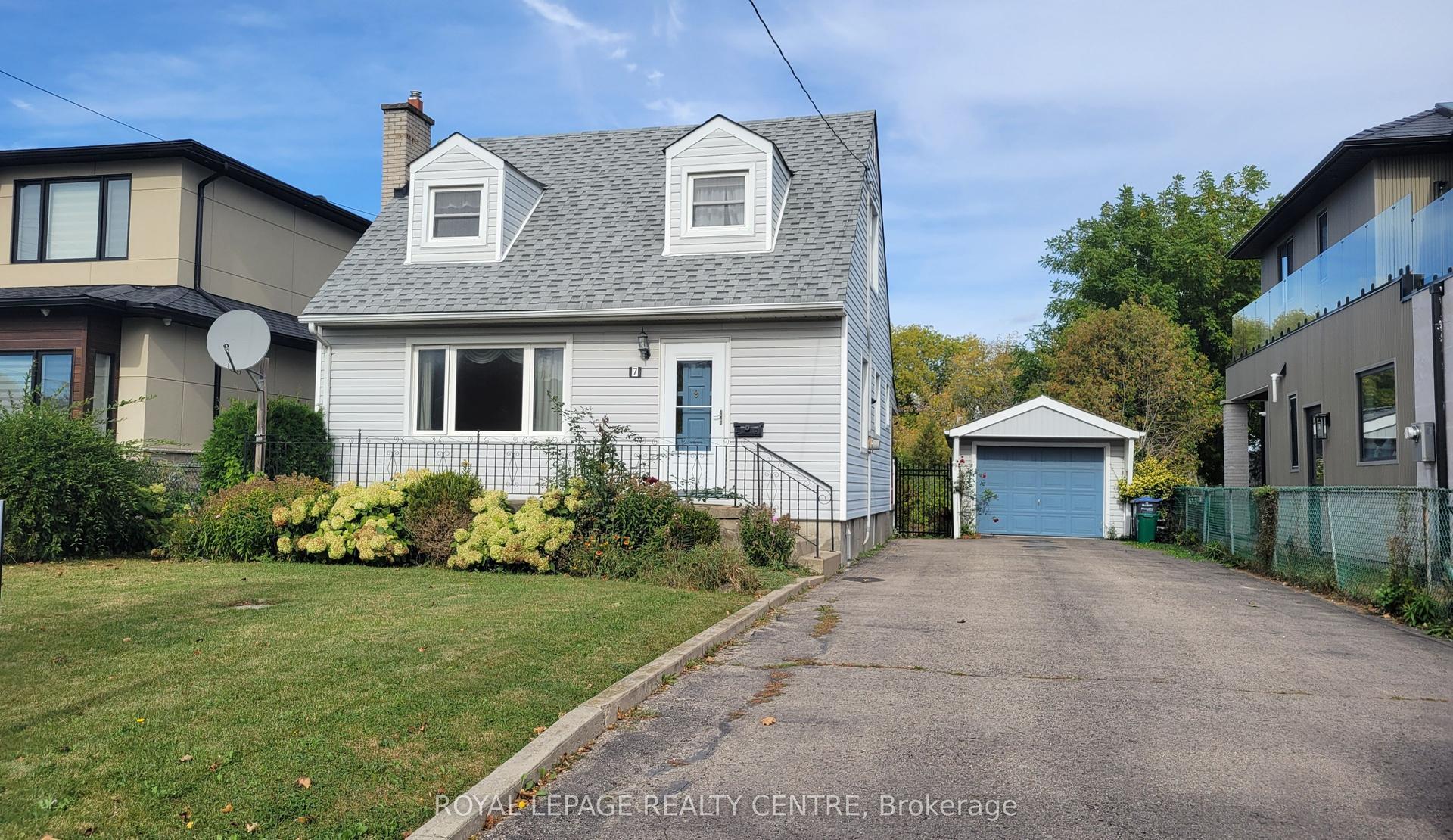 7 Earl Street, Mississauga — Detached for lease, photo 1