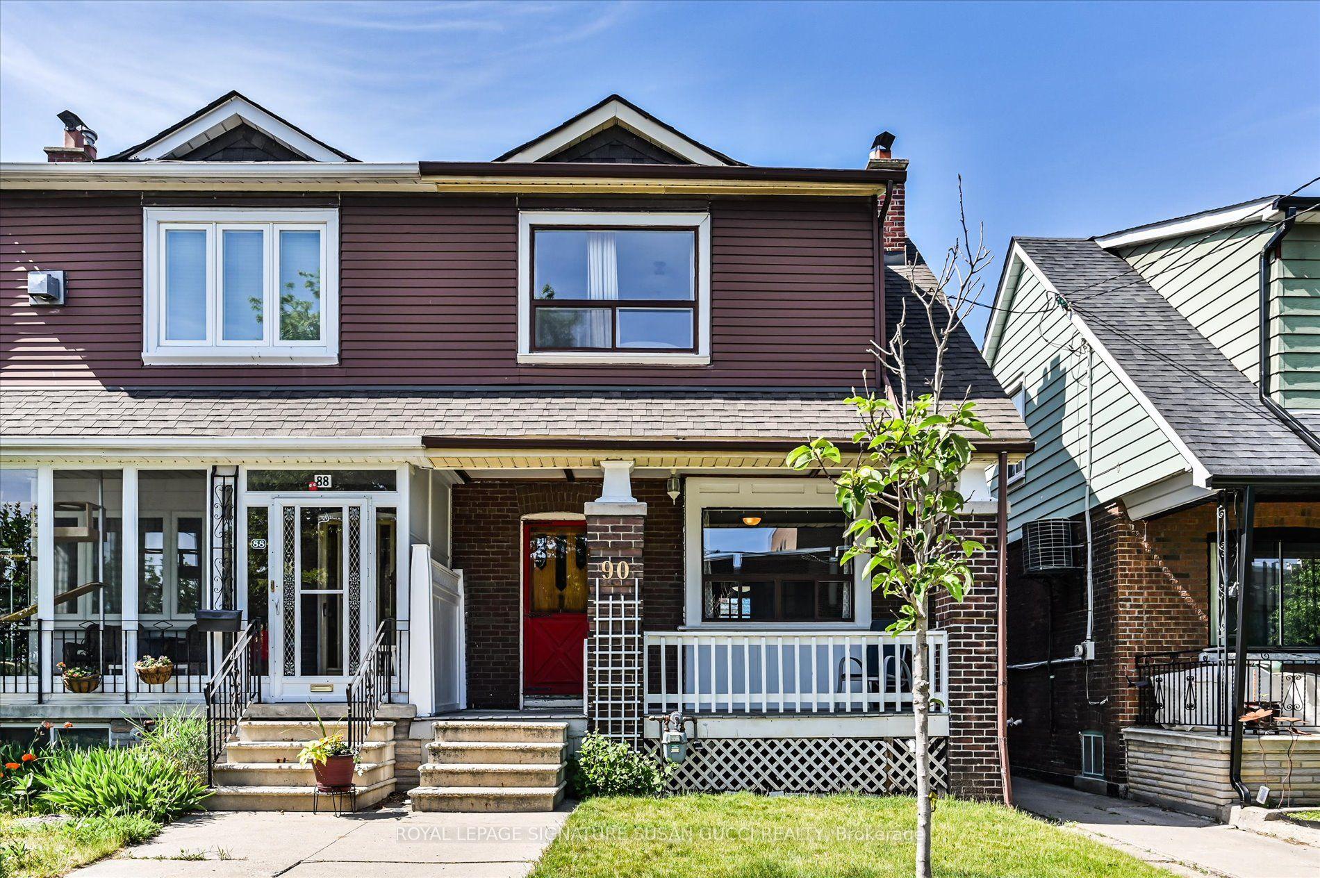 90 Glebeholme Boulevard — photo 1