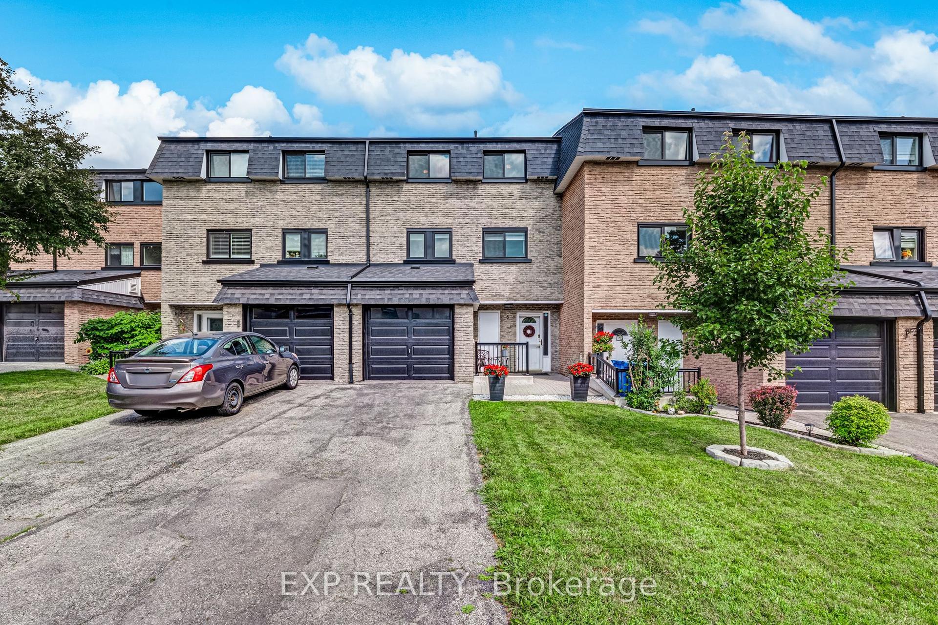 6 Poplar Crescent, Aurora — Condo Town for sale, photo 1