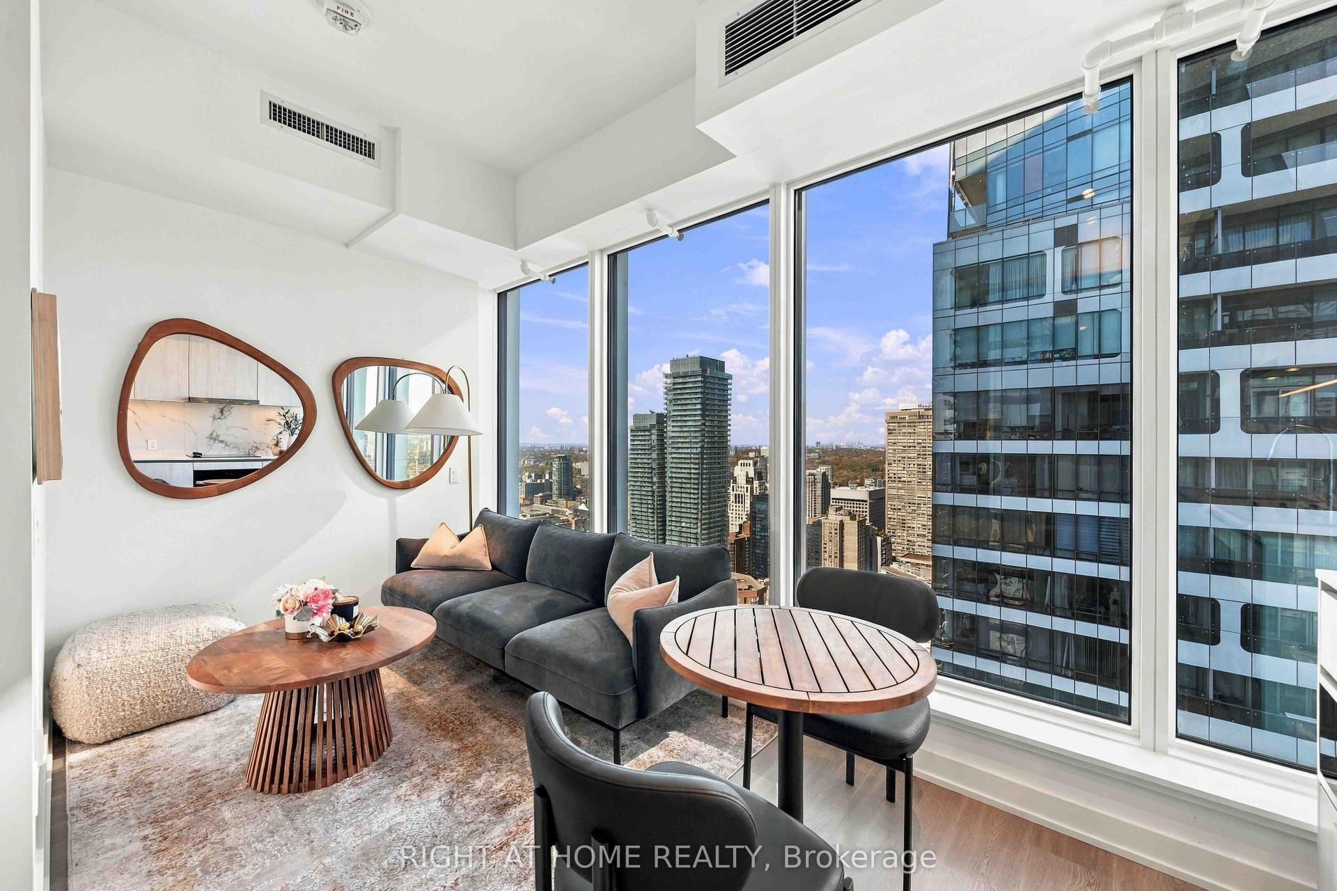 8 Wellesley Street W 5205 #5205, Toronto — Condo for sale, photo 1