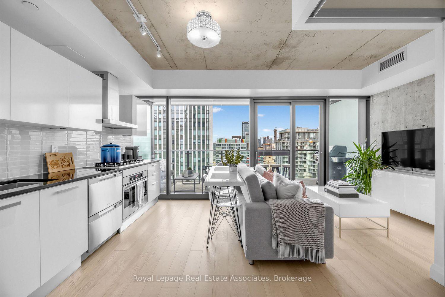 224 King Street W 3102 #3102 — photo 1