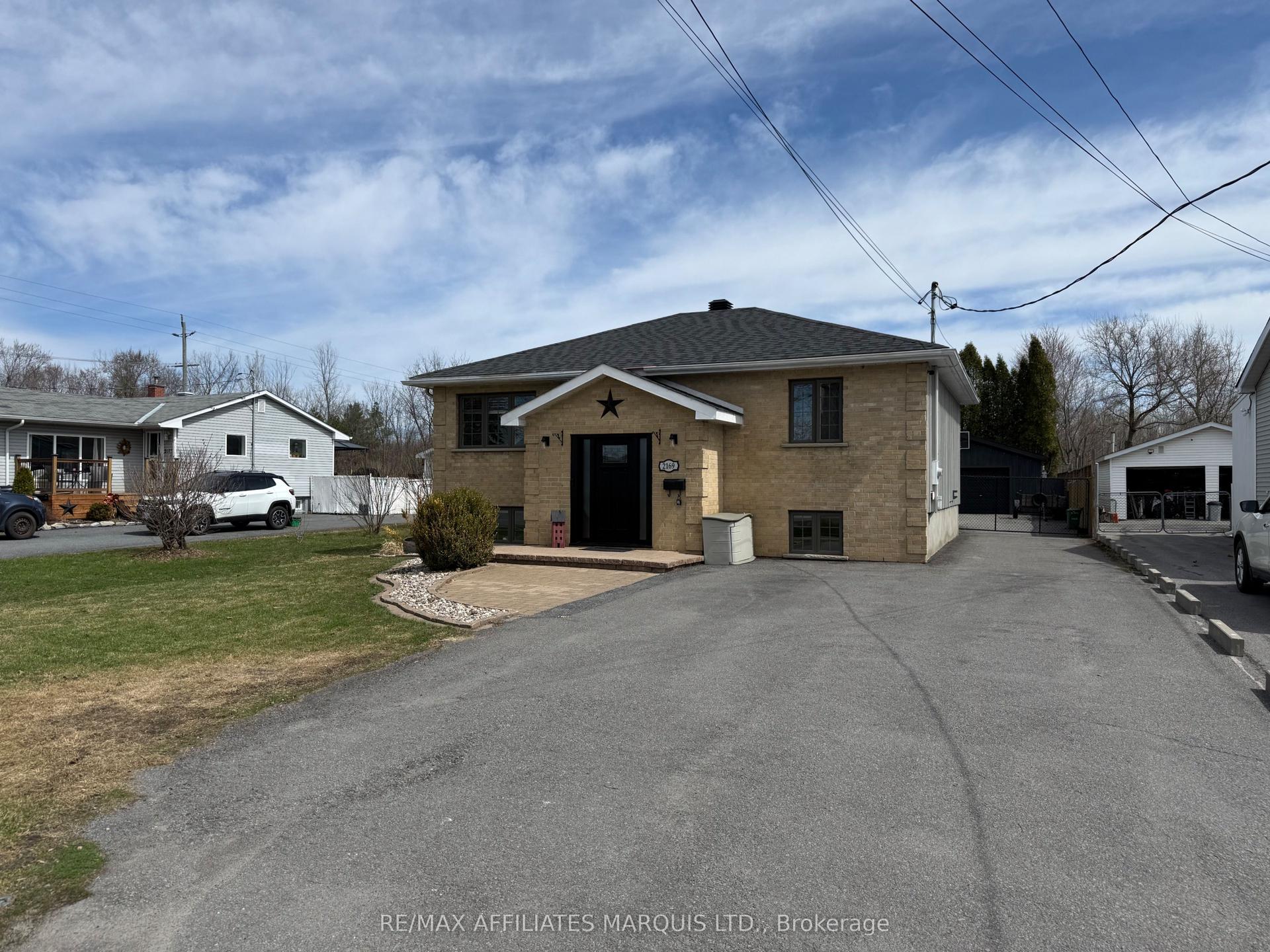 2169 Pitt Street — photo 1