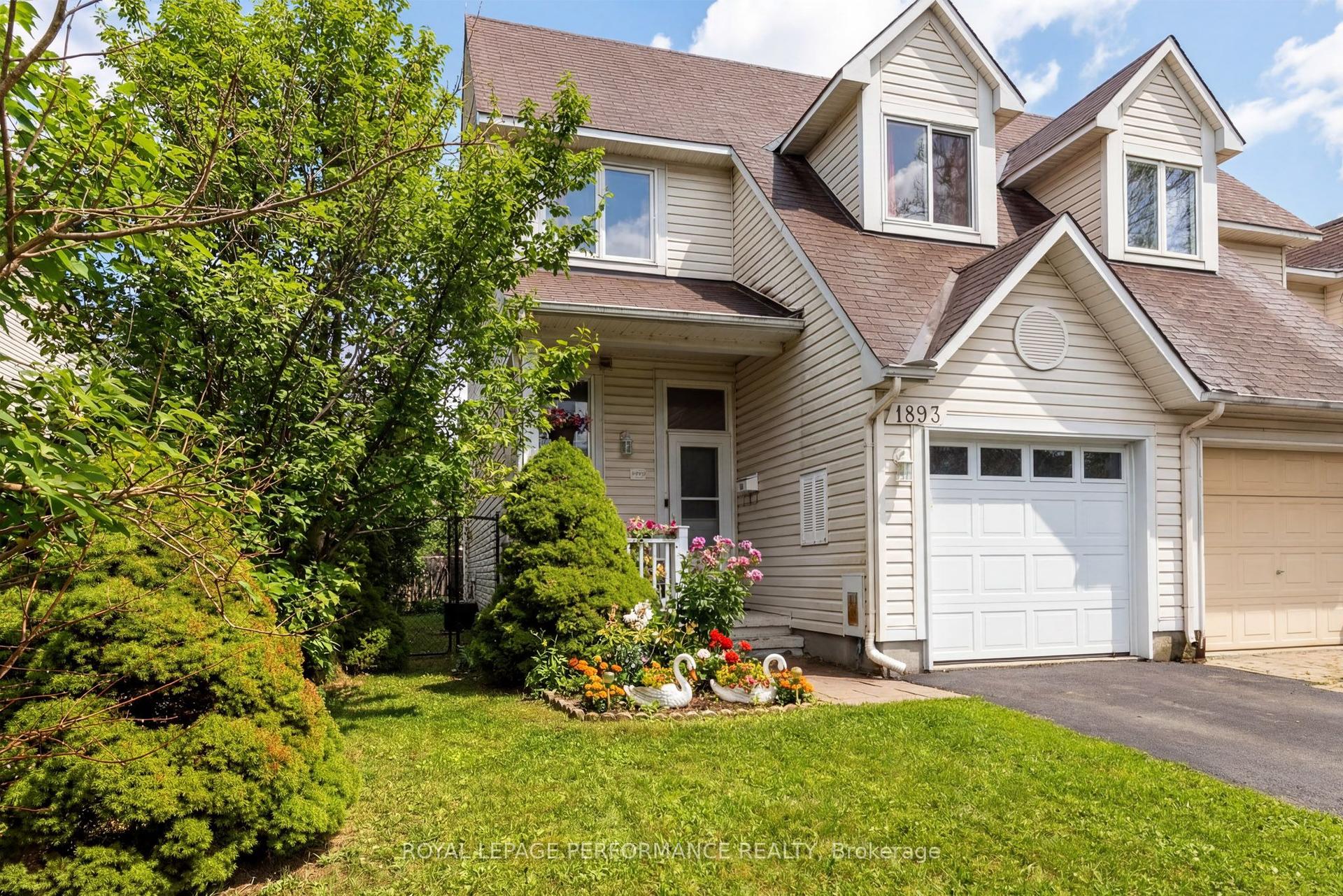 1893 Hennessy Crescent — photo 1