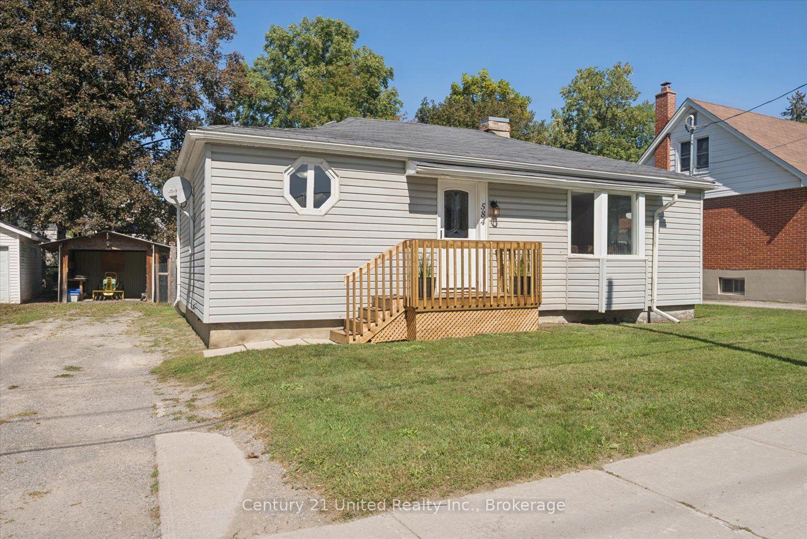 584 Wolfe Street, Peterborough — Detached for sale, photo 1