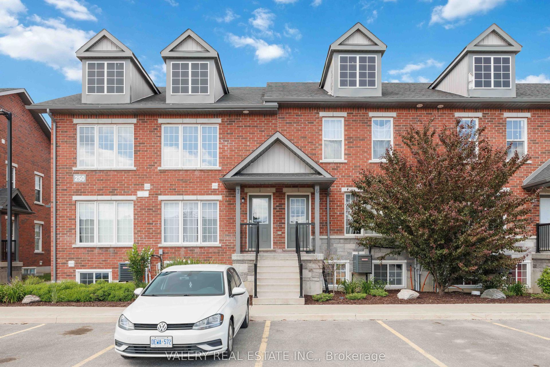 250 Penetanguishene Road 7 #7 — photo 1