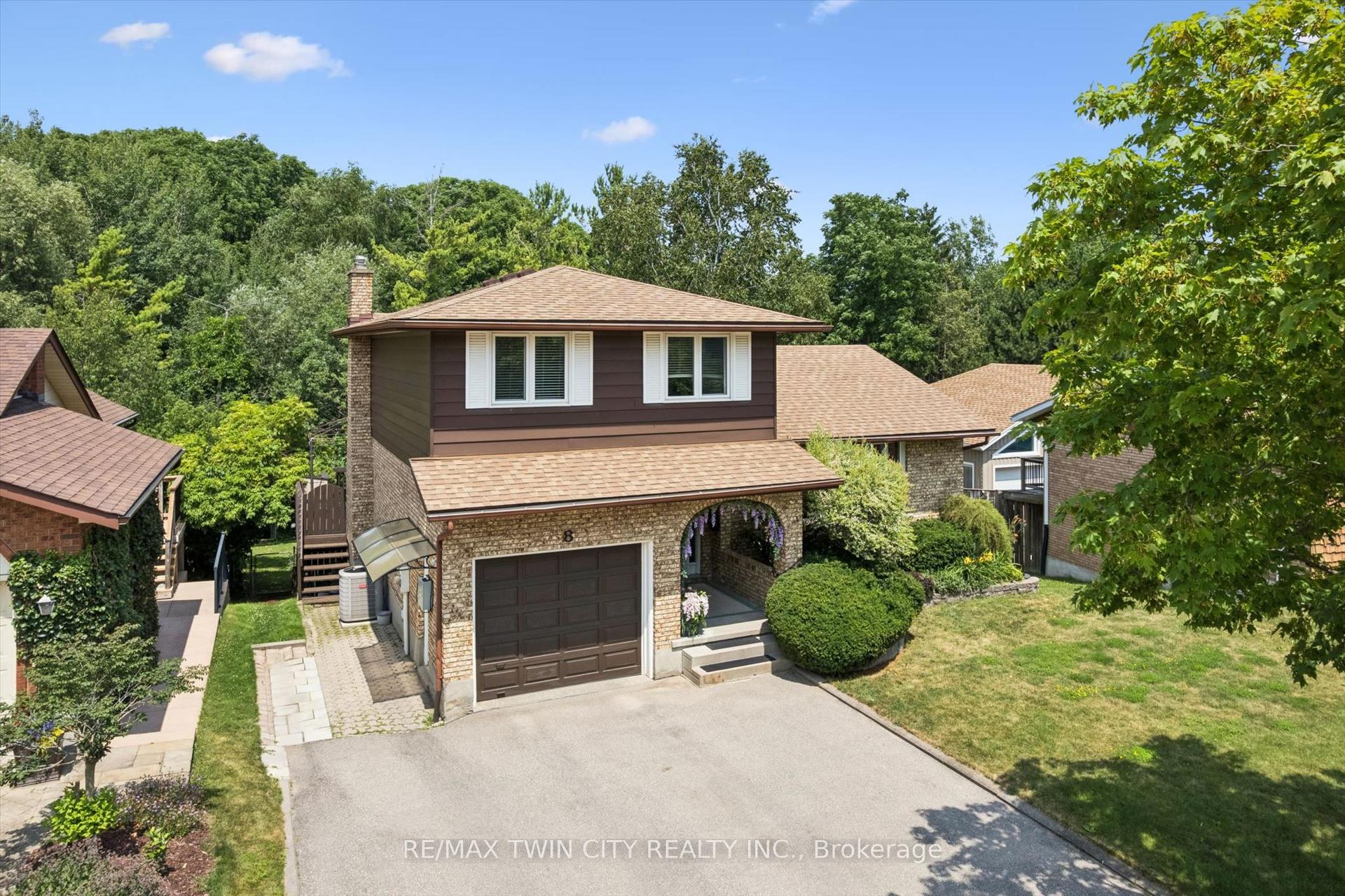 8 Perin Place, Kitchener — Detached for sale, photo 1