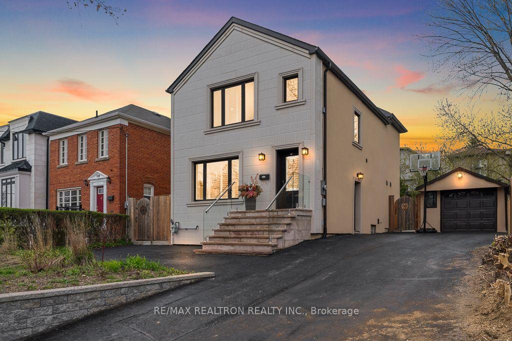 98 Poyntz Avenue — photo 1