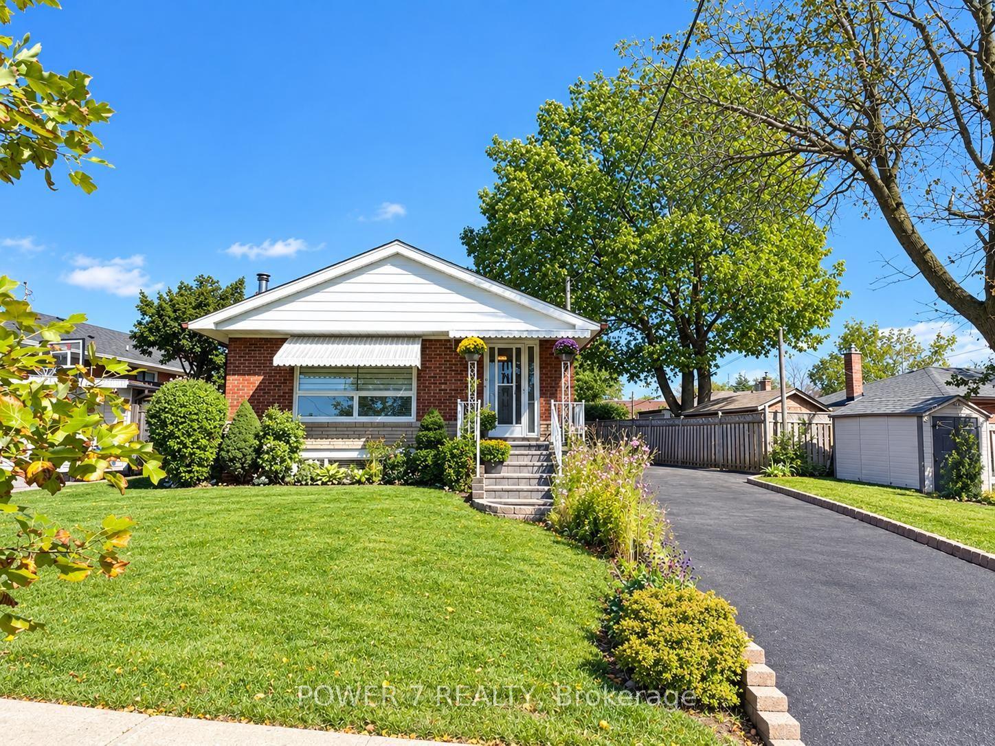 3 Brantwood Drive, Toronto — Detached for sale, photo 1