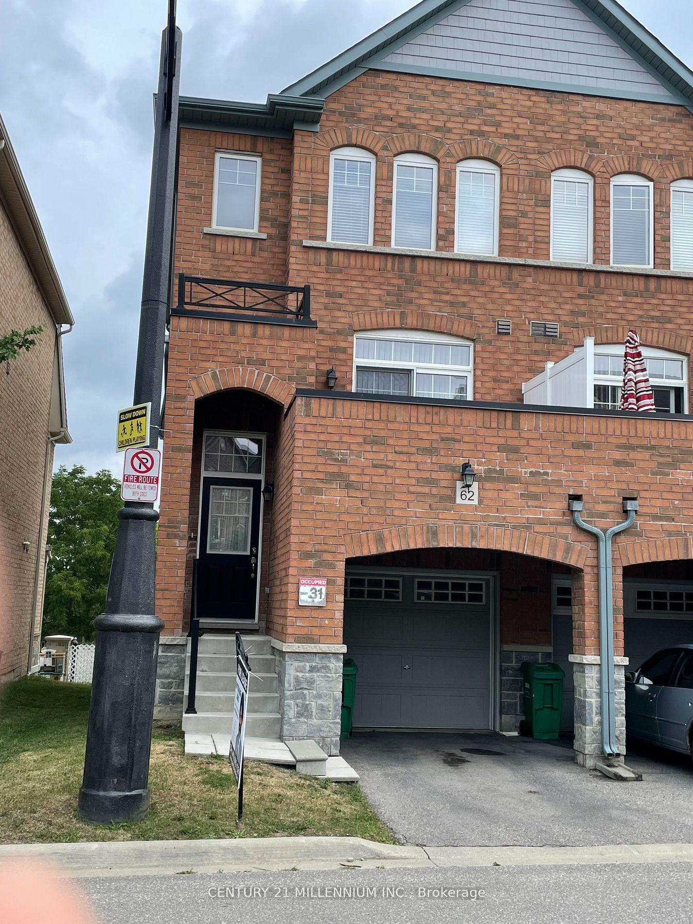 62 Magdalene Crescent, Brampton — Townhouse for lease, photo 1