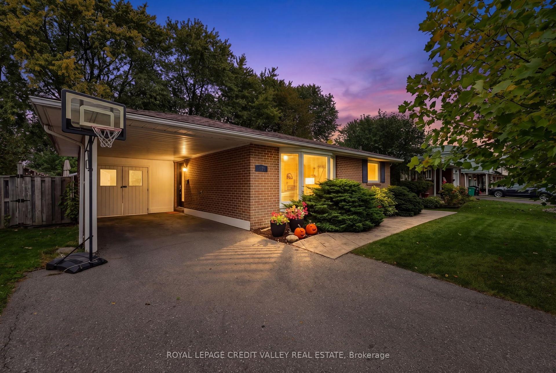27 Castlemore Drive, Brampton — Detached for sale, photo 1