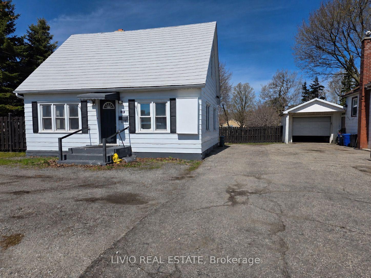 323 Queen Street E — photo 1