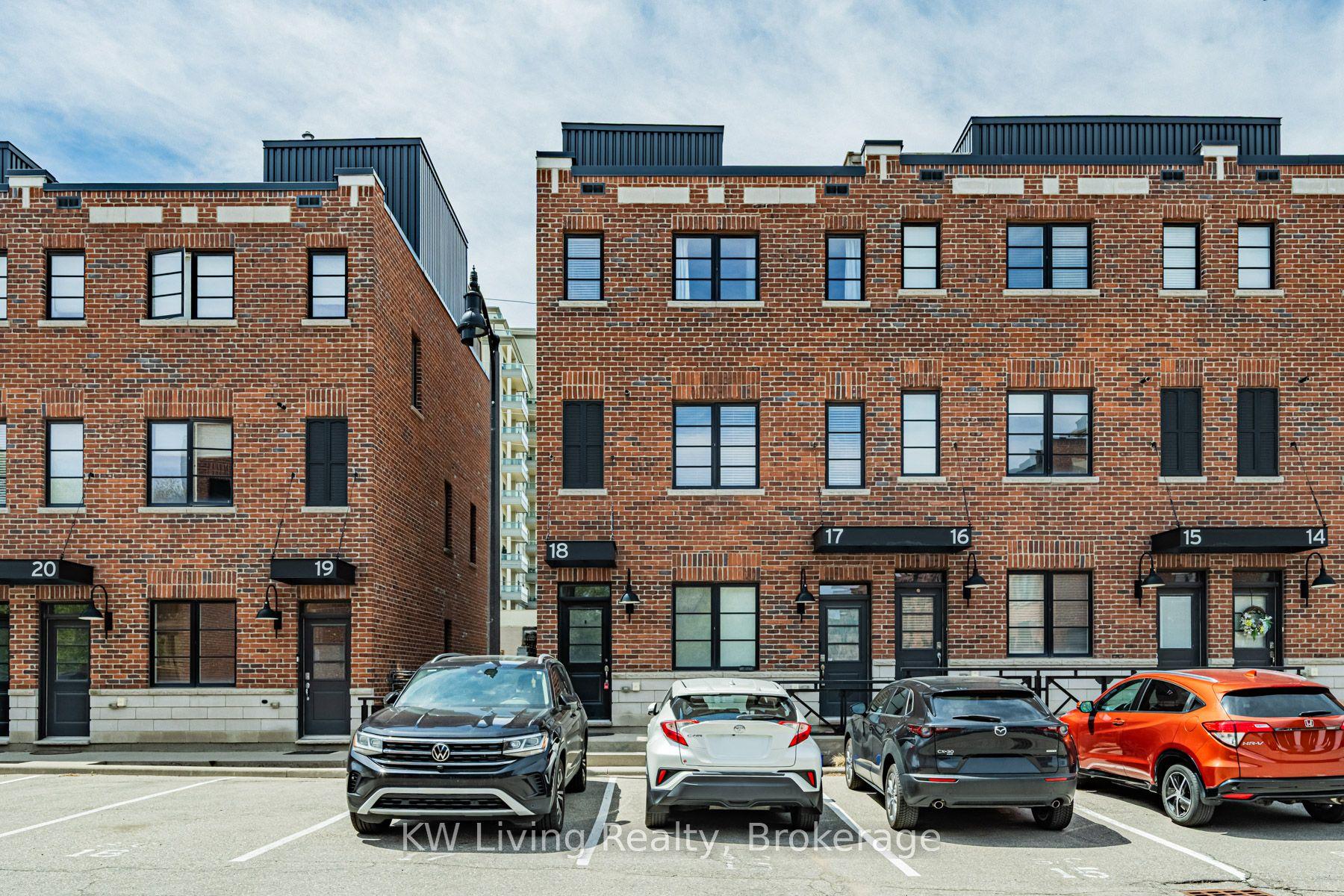 70 Plains Road W 18 #18, Burlington — Condo Town for sale, photo 1