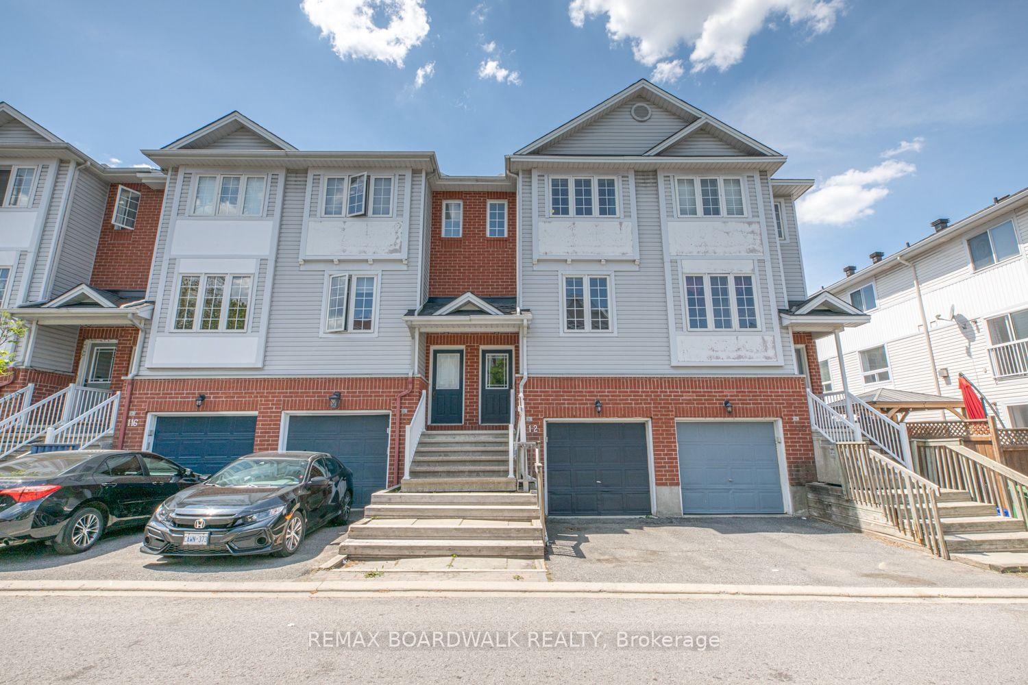 112 Wharhol Private, Bells Corners and South to Fallowfield — Townhouse for sale, photo 1