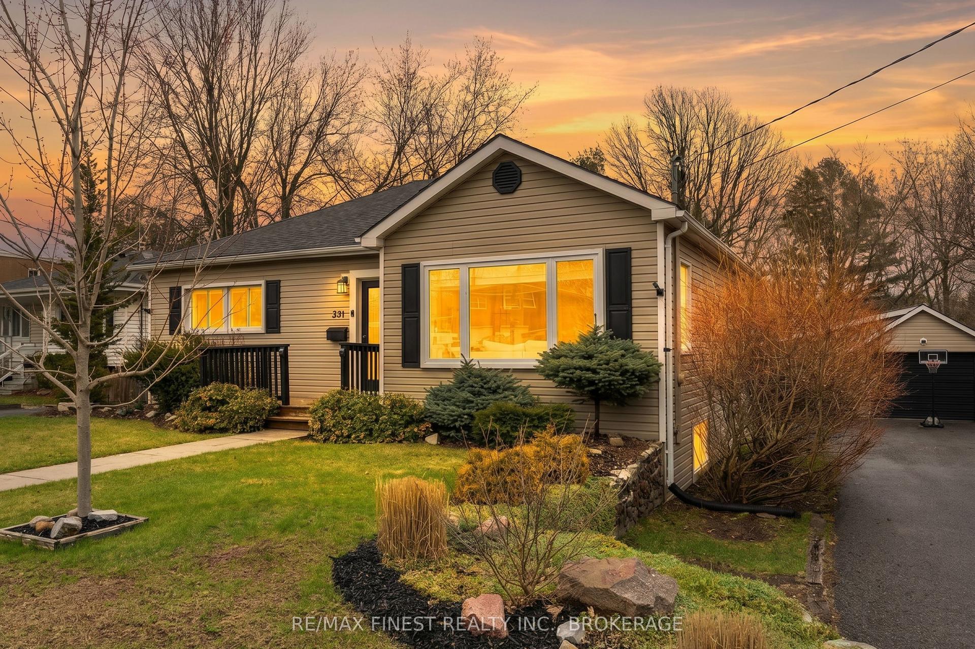 391 MOWAT Avenue — photo 1