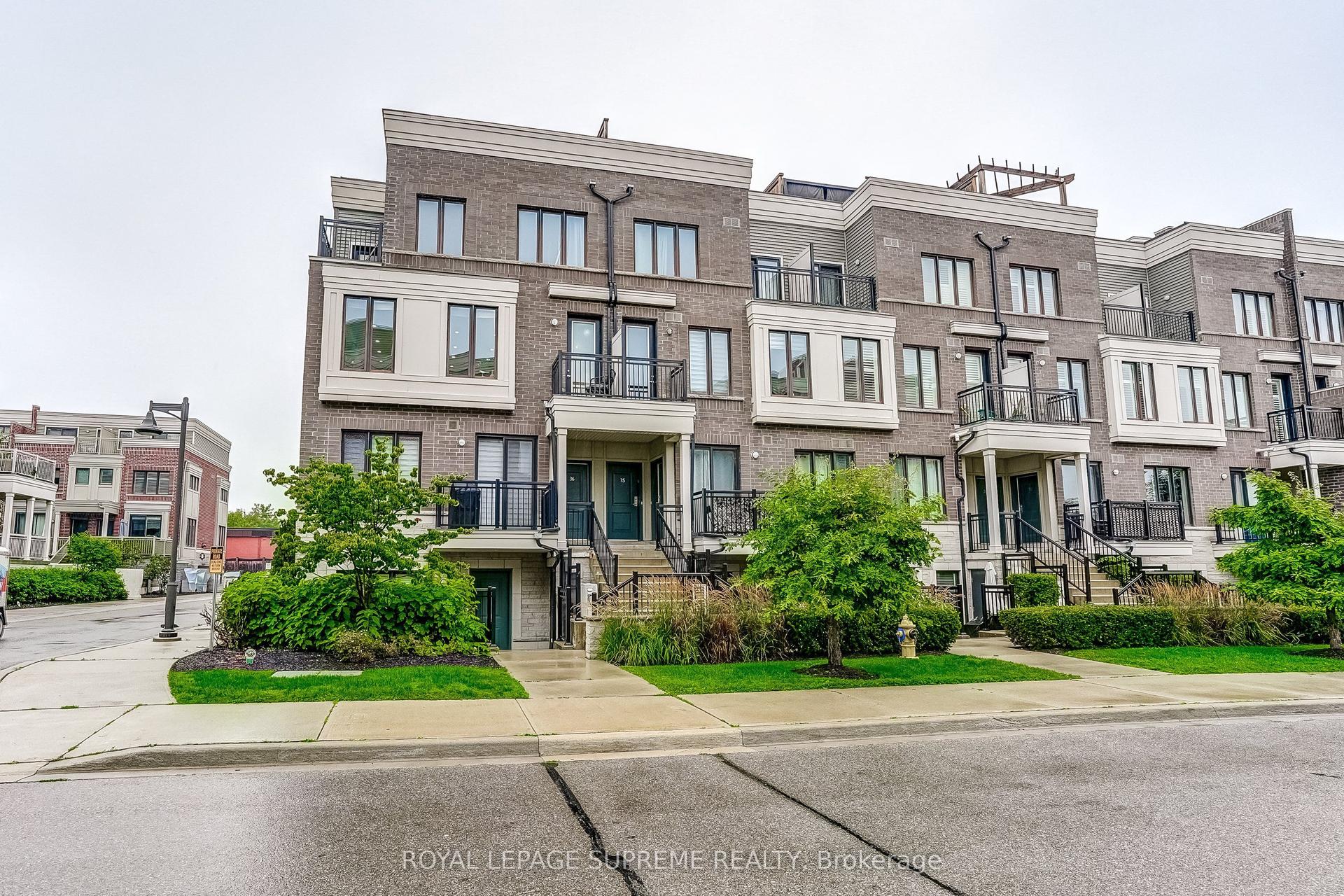 70 Eastwood Park Garden 36 #36, Toronto — Condo Town for sale, photo 1