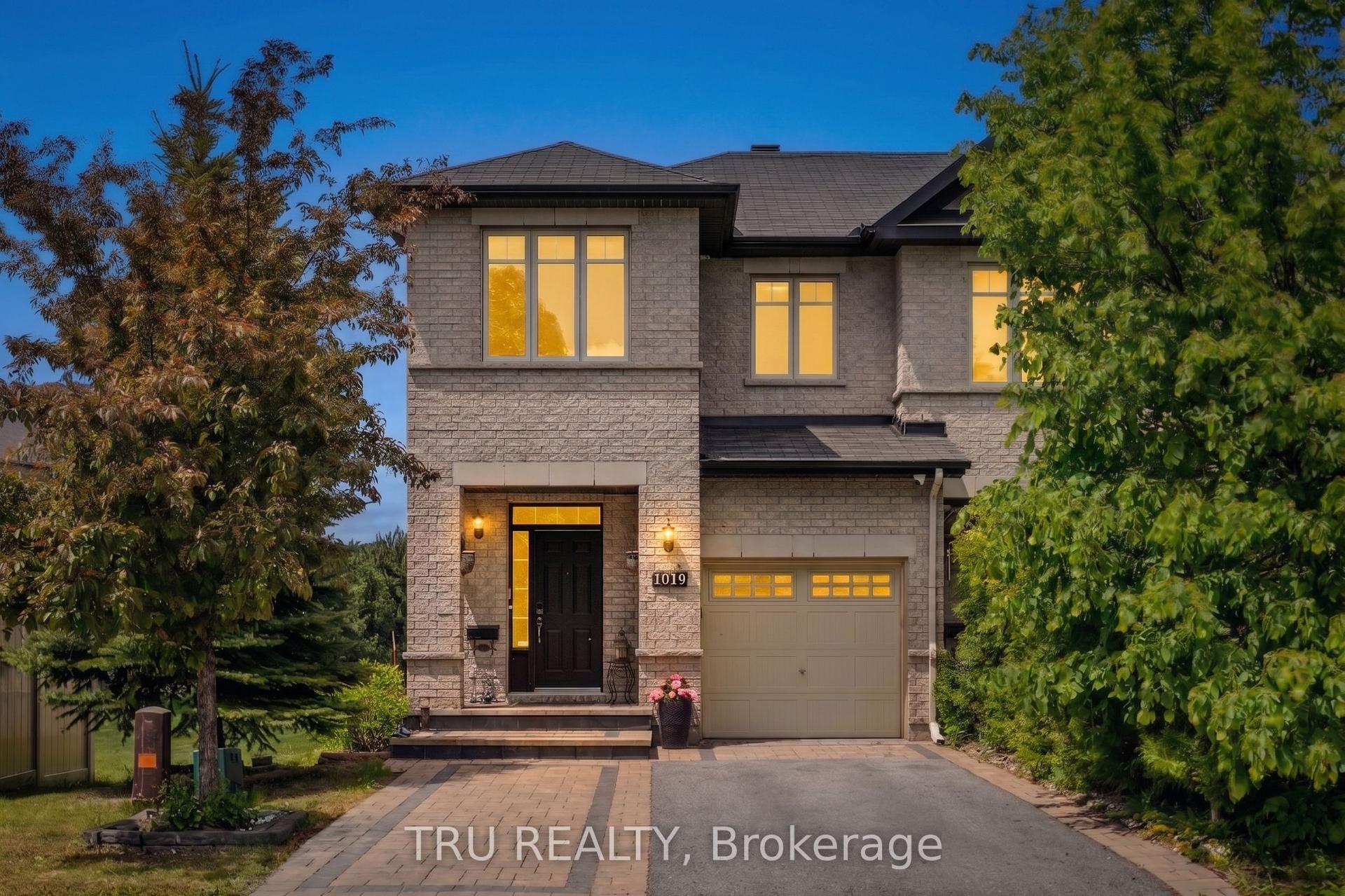 1019 OTTENBRITE Crescent — photo 1