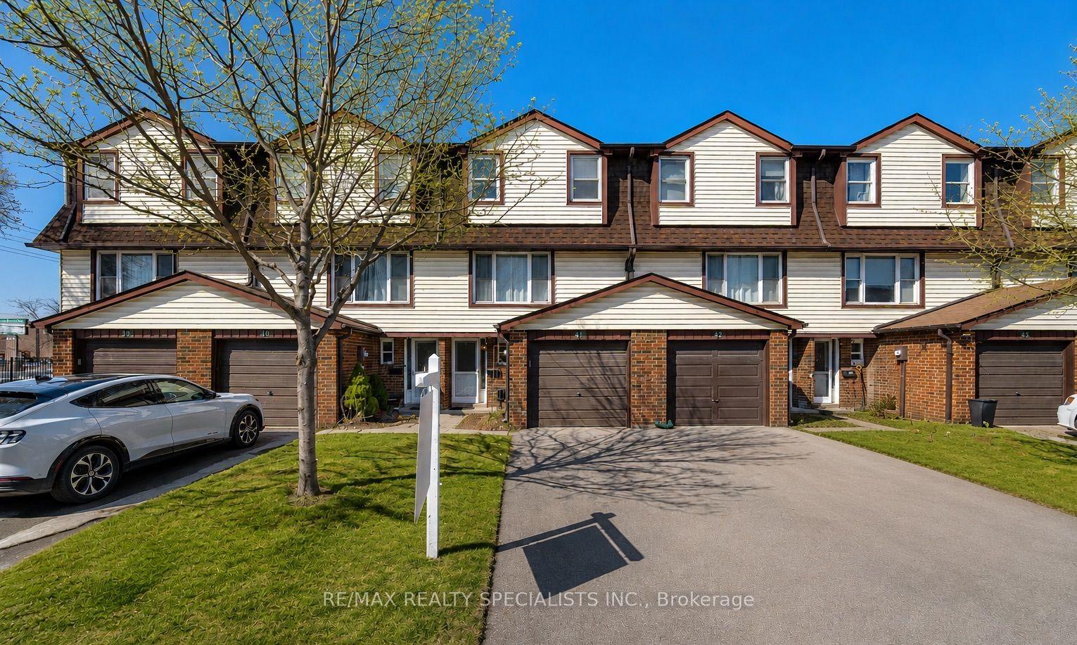 371 Bronte Street S 41 #41 — photo 1