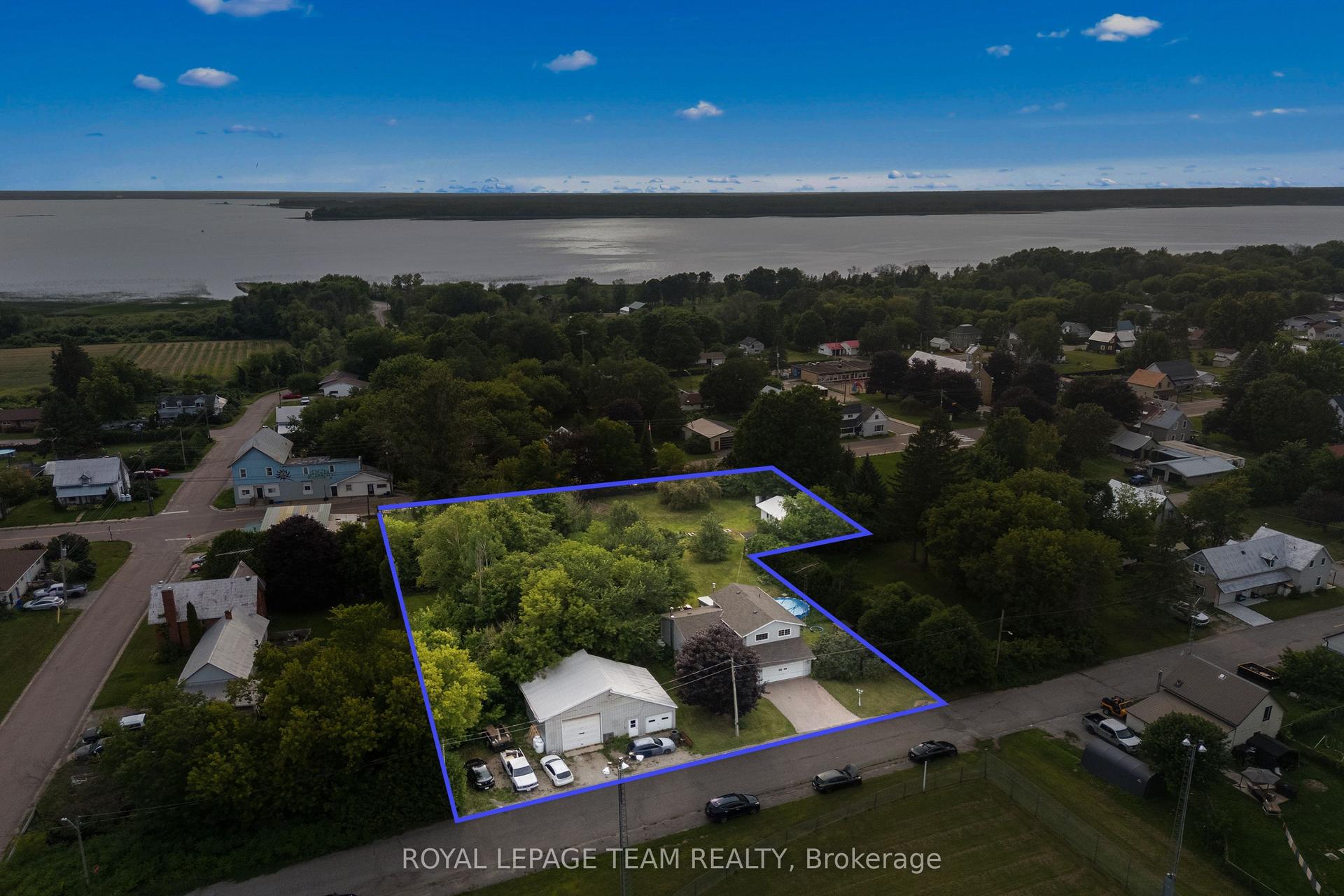 1315 Jessie Street, Whitewater Region — Detached for sale, photo 1