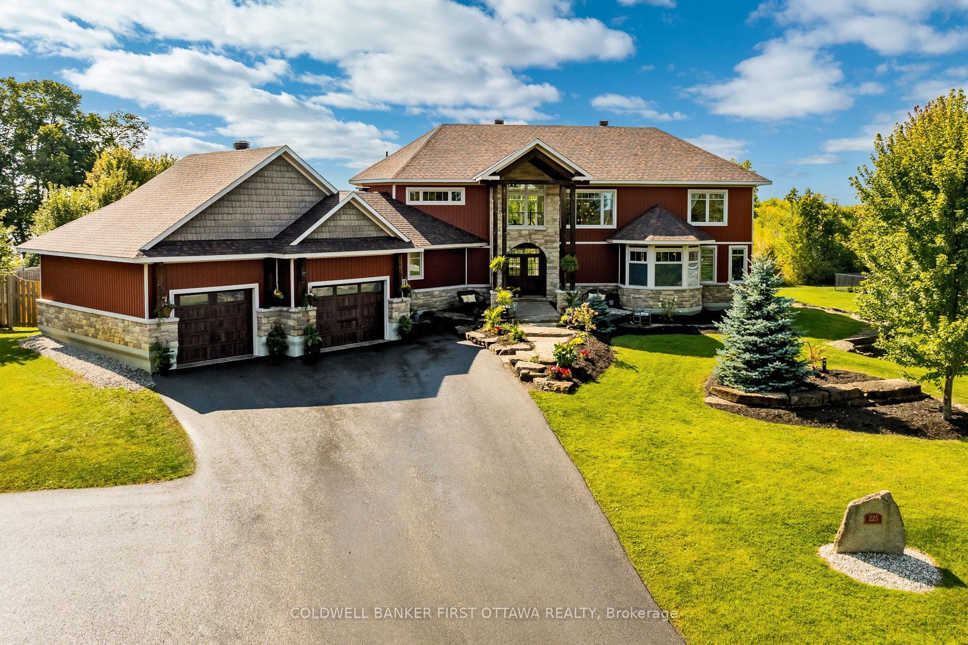 225 HILLCREST Drive — photo 1