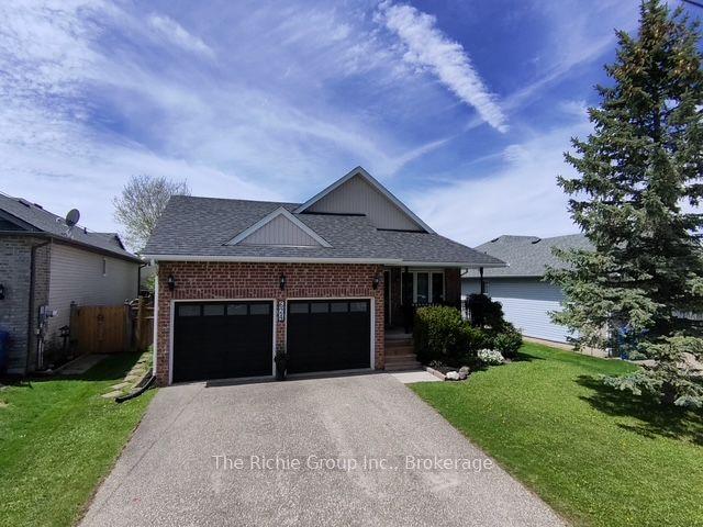 624 Cedar Street W — photo 1