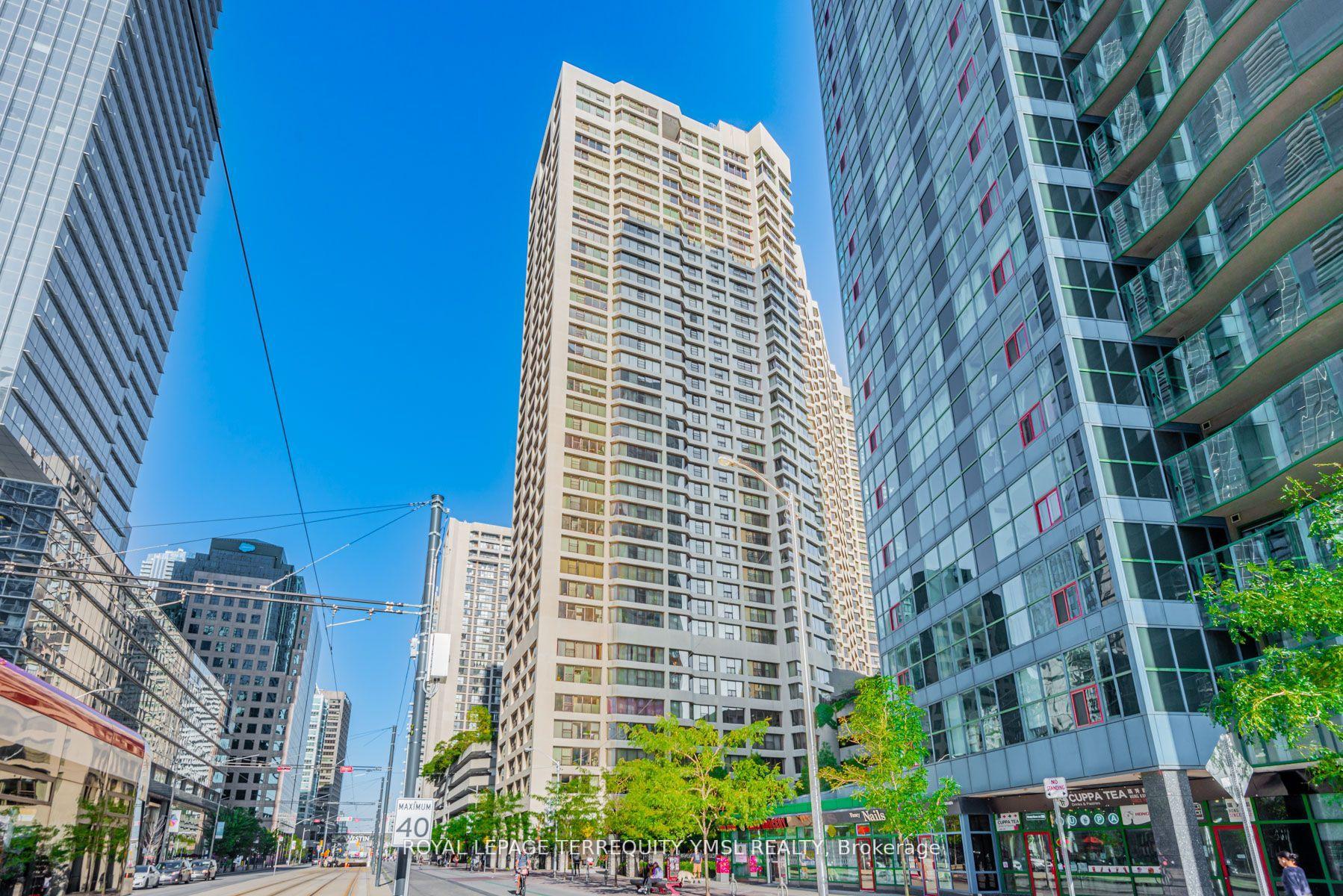 55 Harbour Square 814 #814 — photo 1