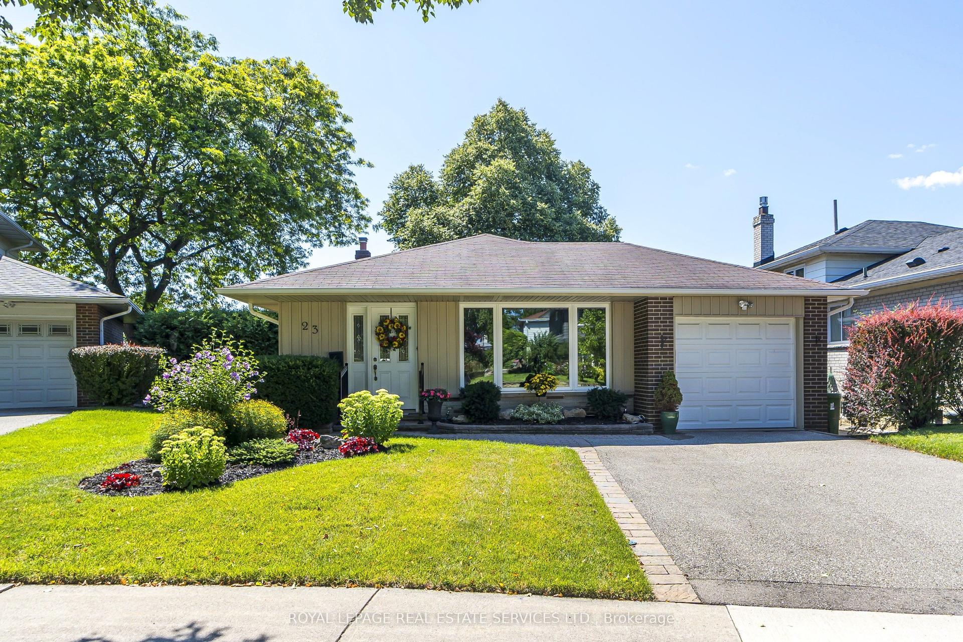 23 Birchleaf Crescent — photo 1