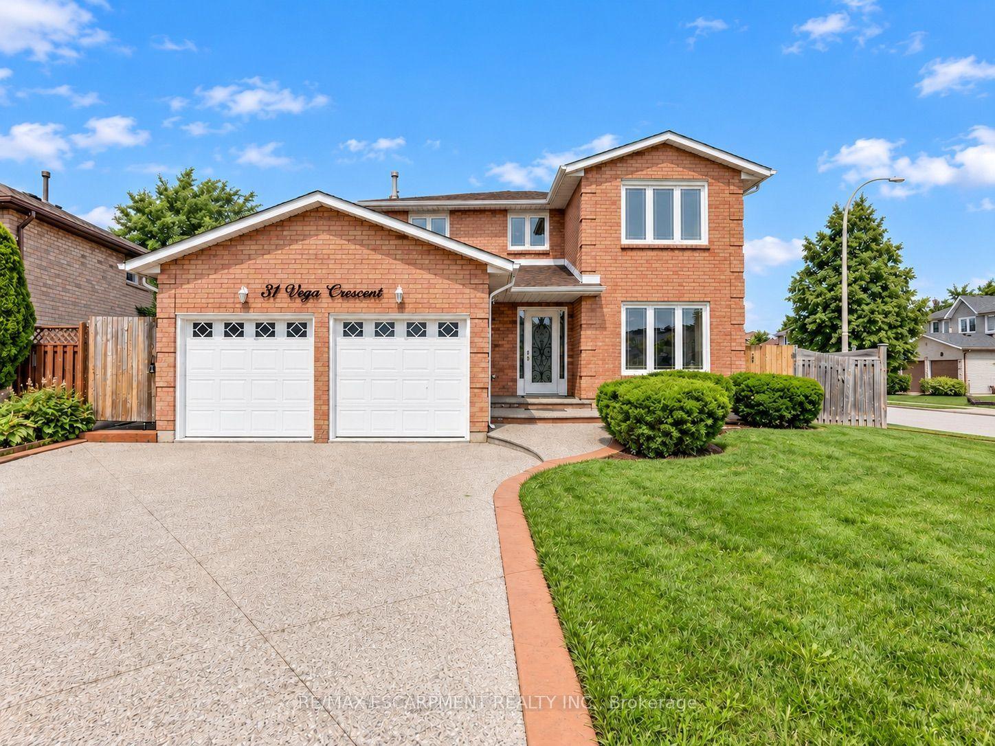 31 Vega Crescent, Hamilton — Detached for sale, photo 1