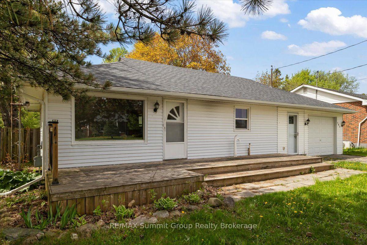 162 Main Street E — photo 1