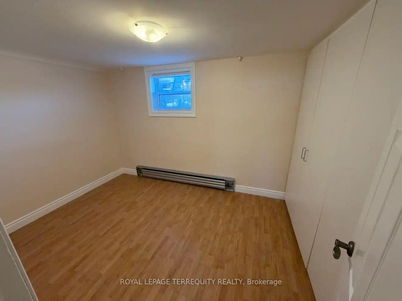 1564 The Queensway Way — photo 1