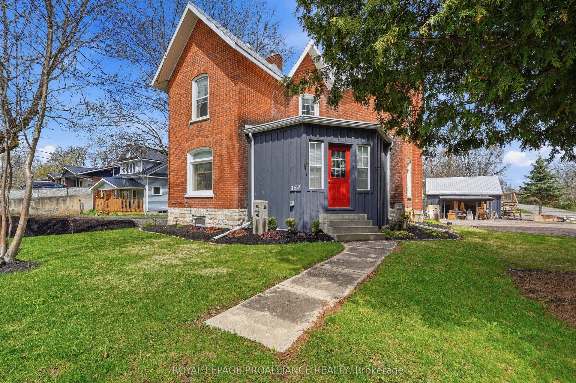 154 St Lawrence Street W — photo 1