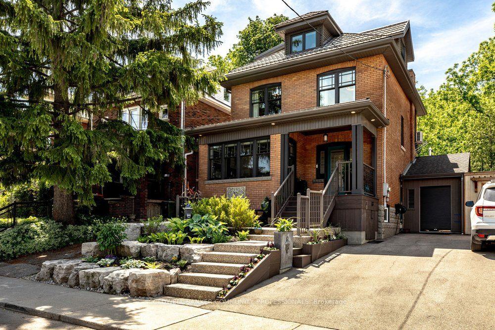 99 Hillcrest Avenue — photo 1