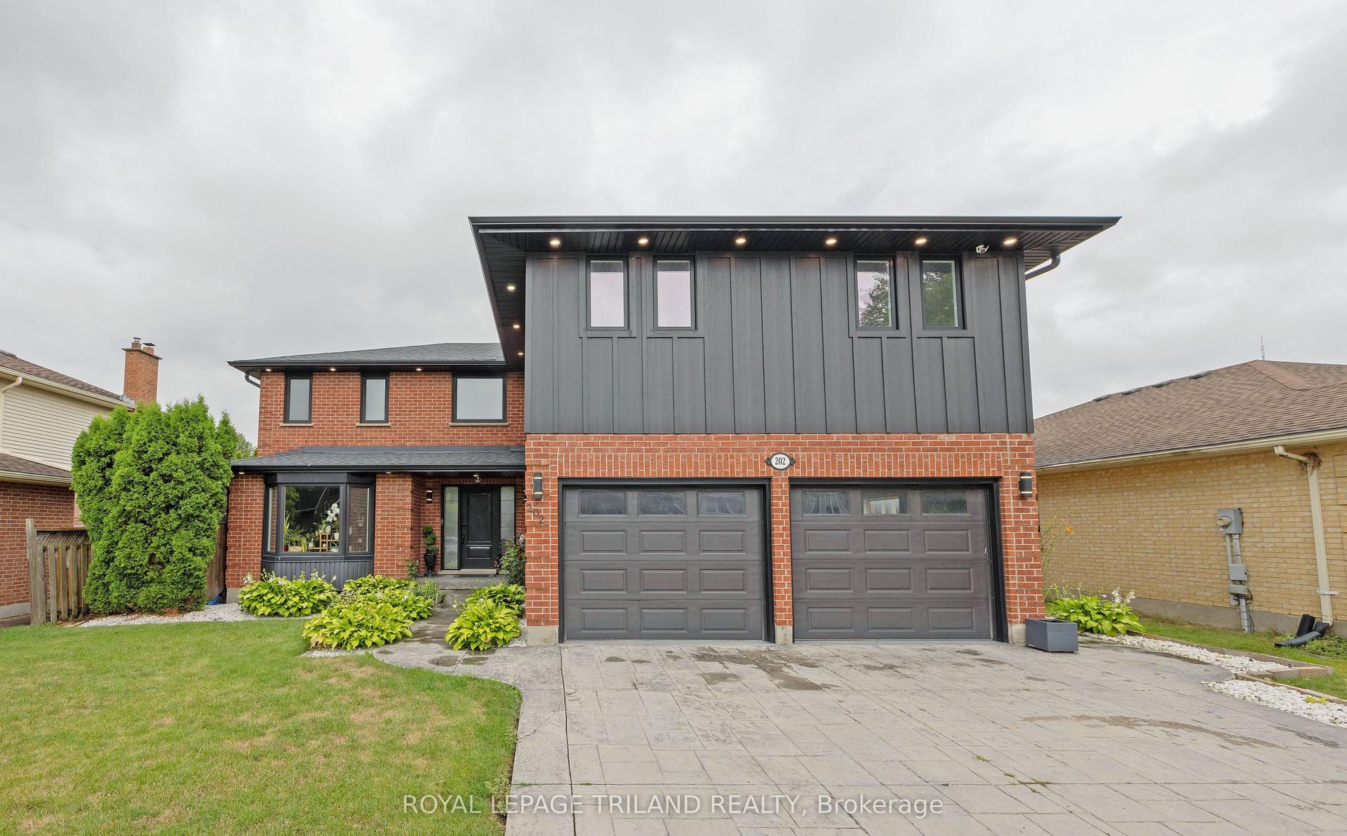 202 Pine Valley Drive, London South — Detached for sale, photo 1