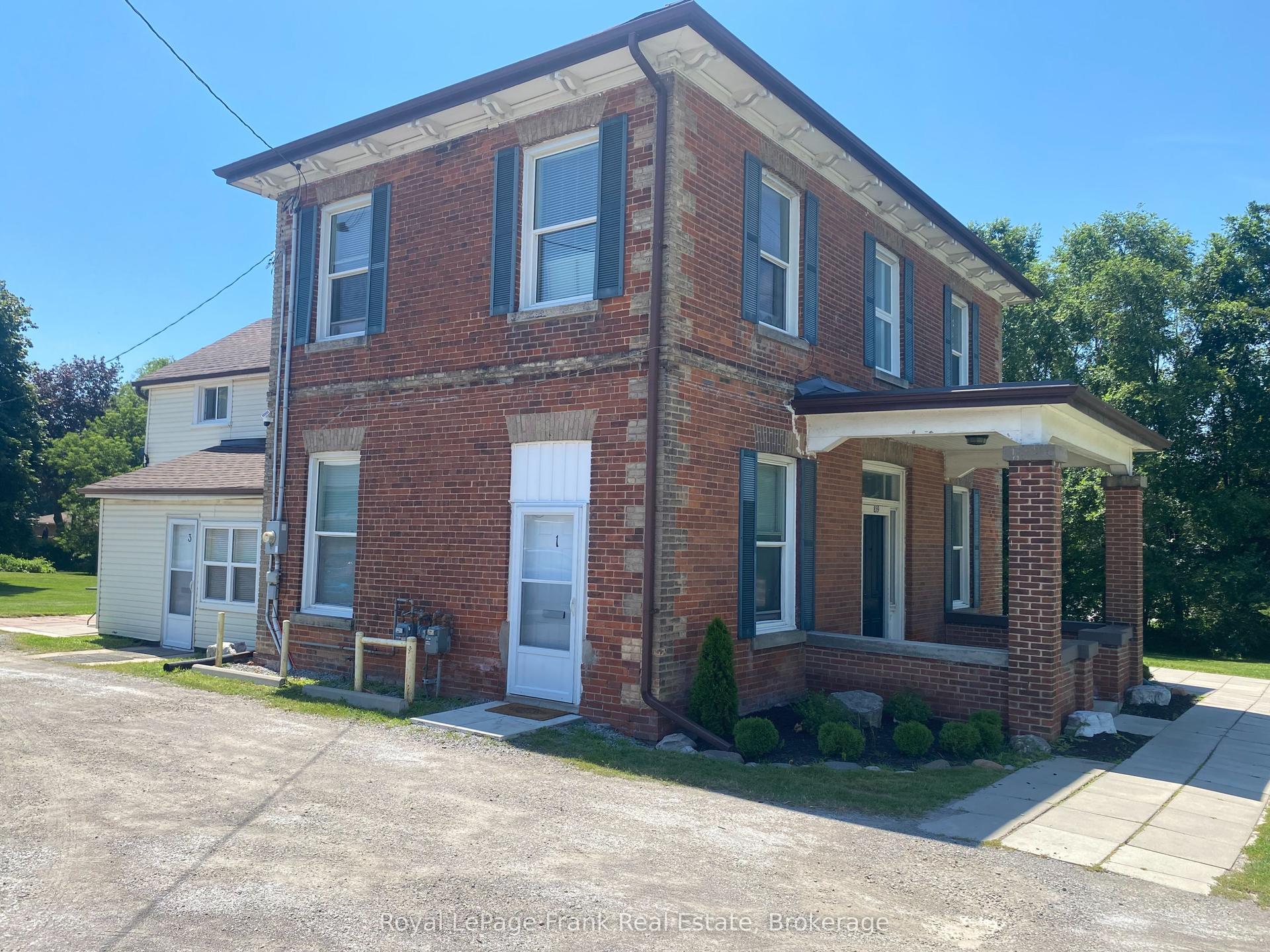 859 Dundas Street W 3 #3, Whitby — Detached for lease, photo 1