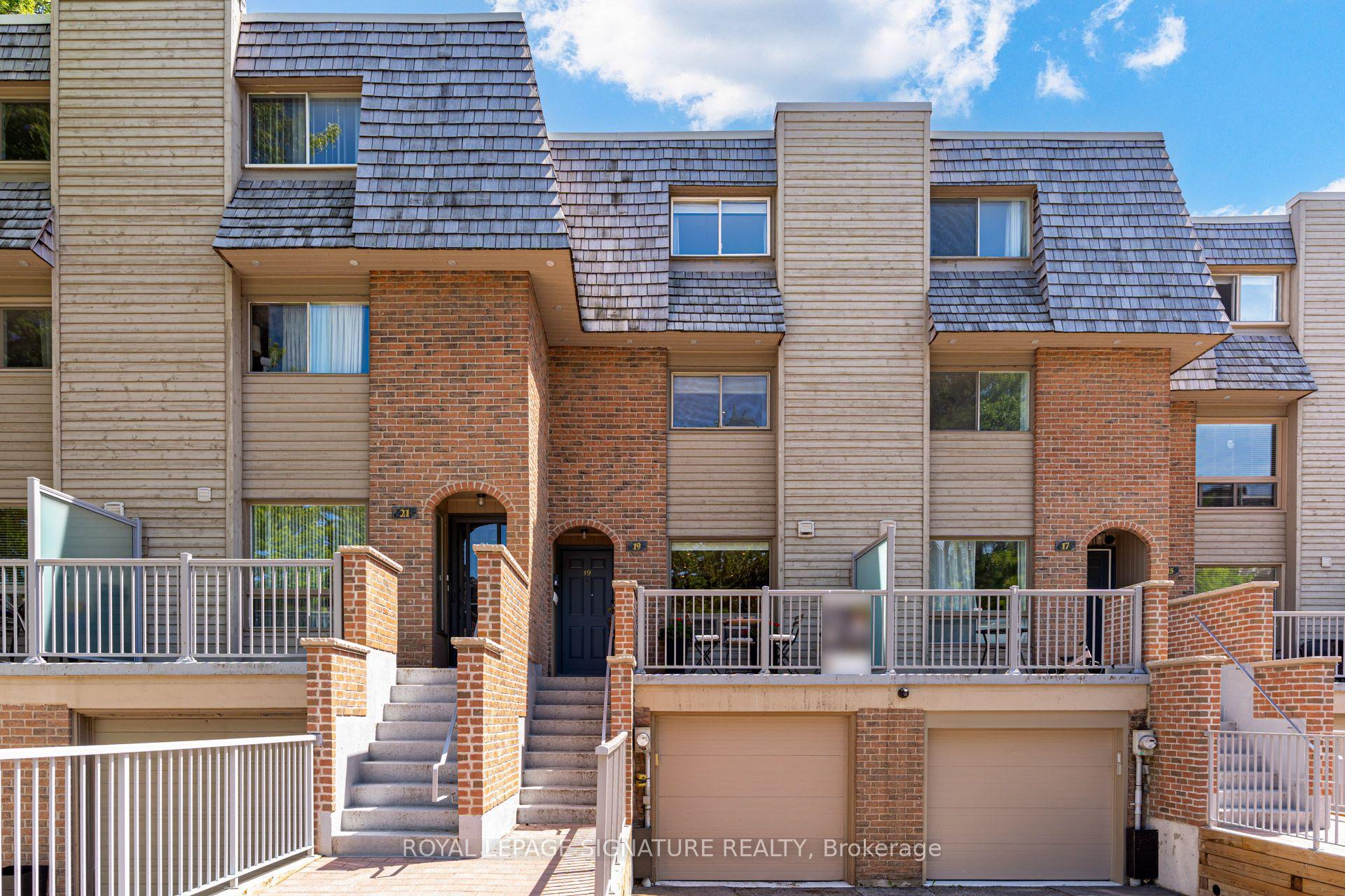 19 Wax Myrtle Way — photo 1