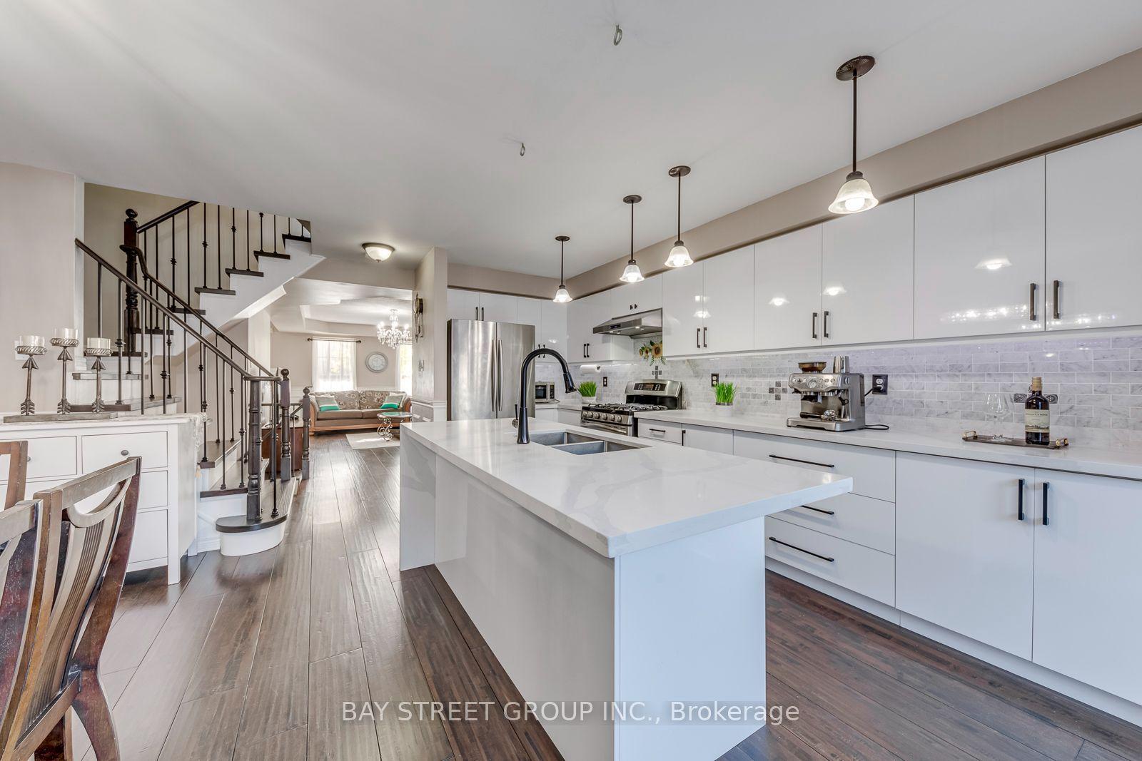 213 Littlewood Drive, Oakville — Semi-Detached for sale, photo 1