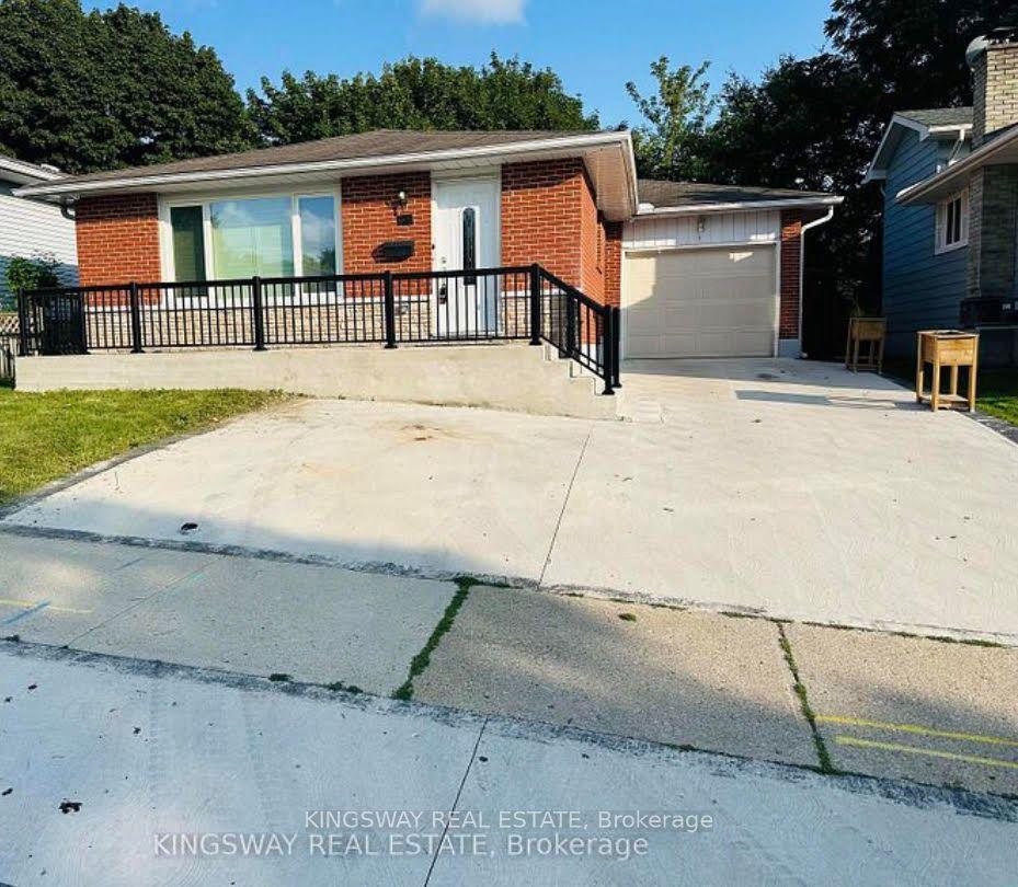 35 Silver Aspen Crescent, Kitchener — Detached for lease, photo 1